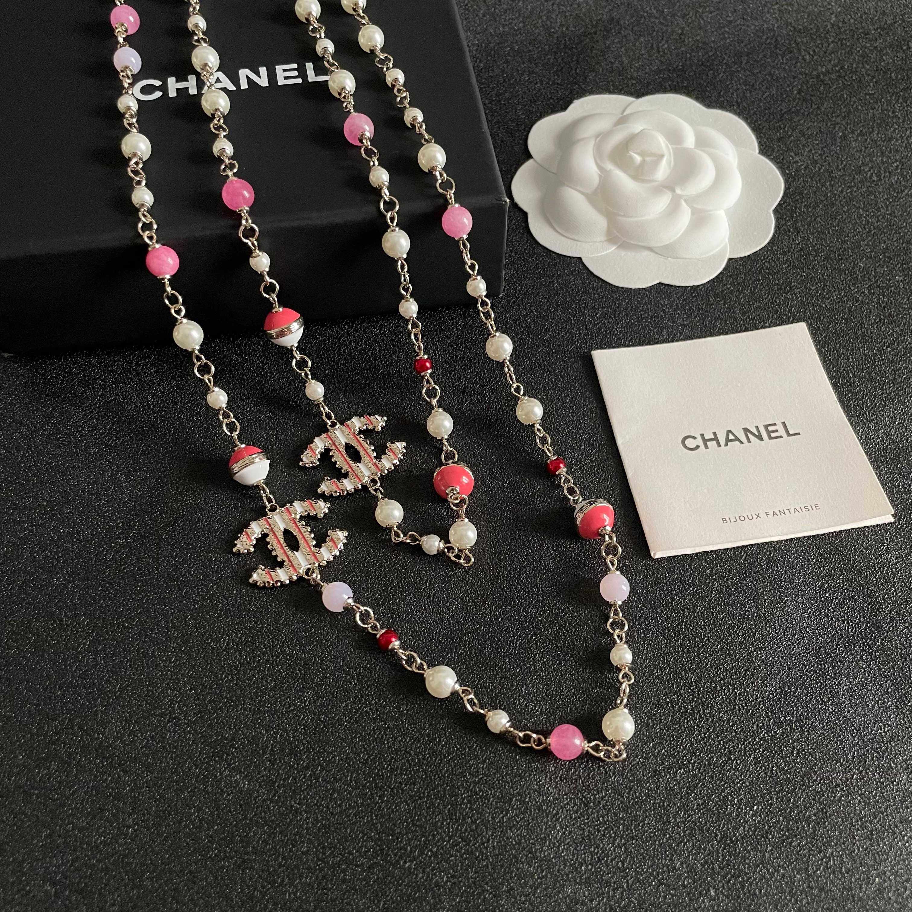  Chanel香奈儿 中古 字母毛衣链 项链👀小香家的款式真心无需多介绍😘🎶每一款都超好看，精致大方，非