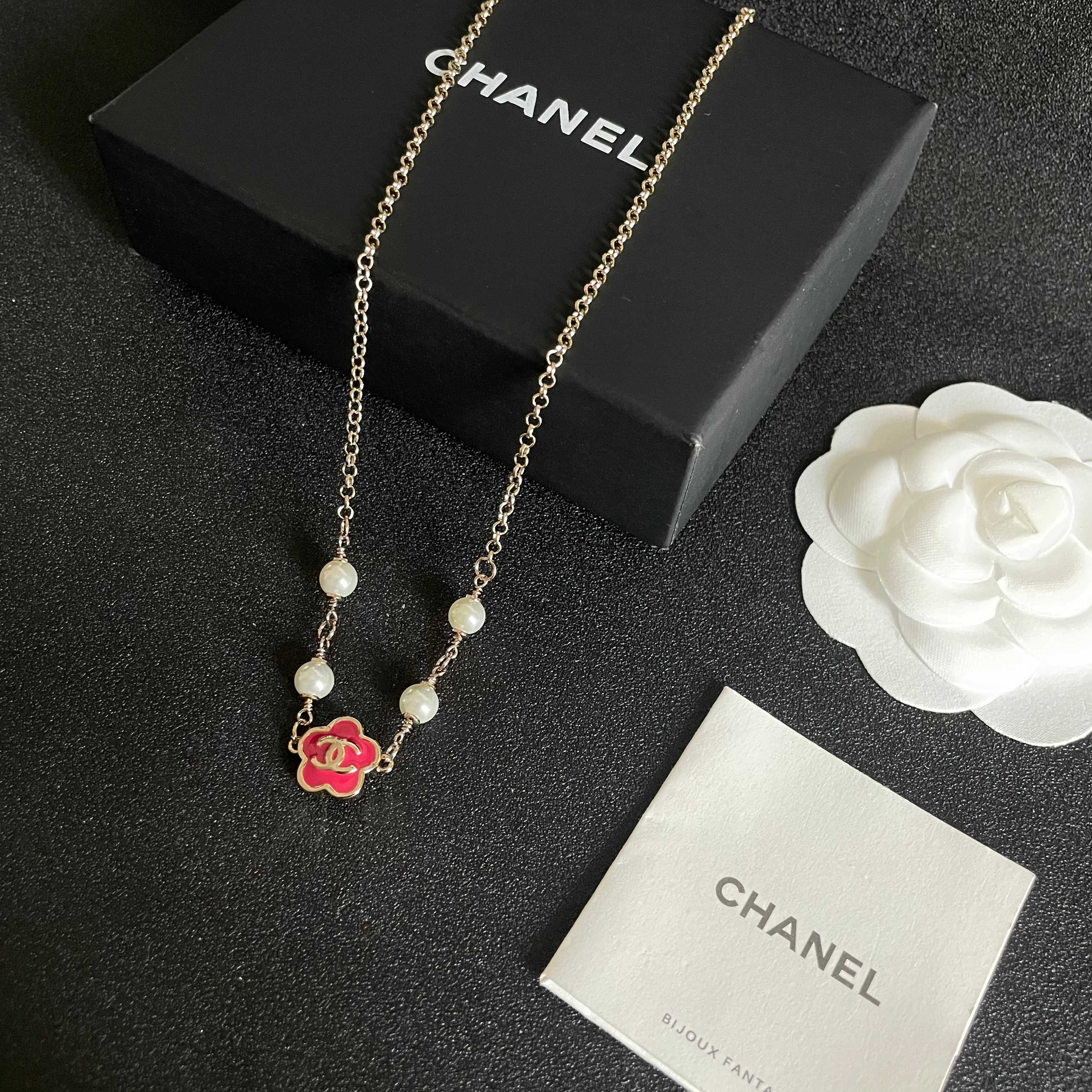  Chanel香奈儿 中古 字母 项链👀小香家的款式真心无需多介绍😘🎶每一款都超好看，精致大方，非常显气