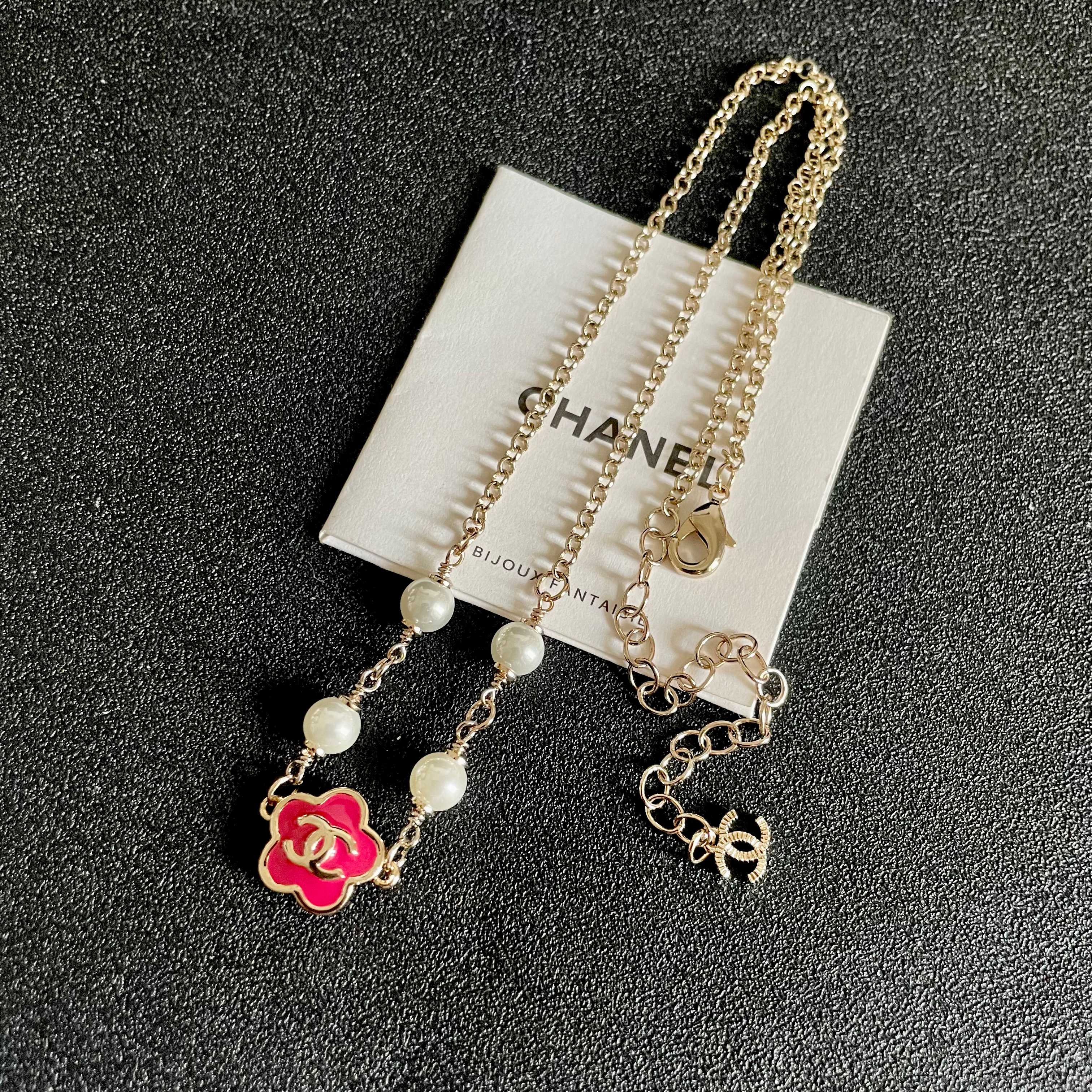  Chanel香奈儿 中古 字母 项链👀小香家的款式真心无需多介绍😘🎶每一款都超好看，精致大方，非常显气