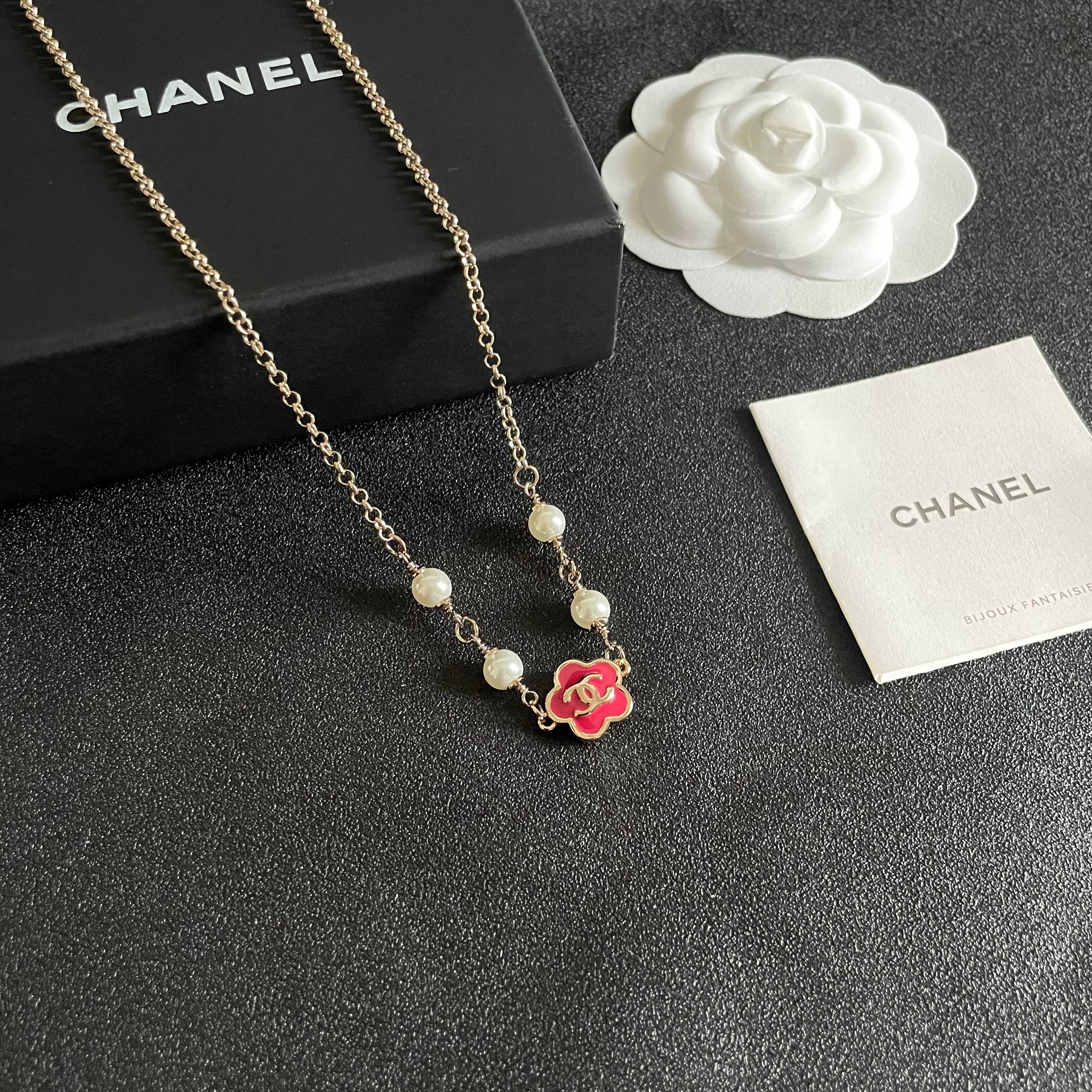  Chanel香奈儿 中古 字母 项链👀小香家的款式真心无需多介绍😘🎶每一款都超好看，精致大方，非常显气