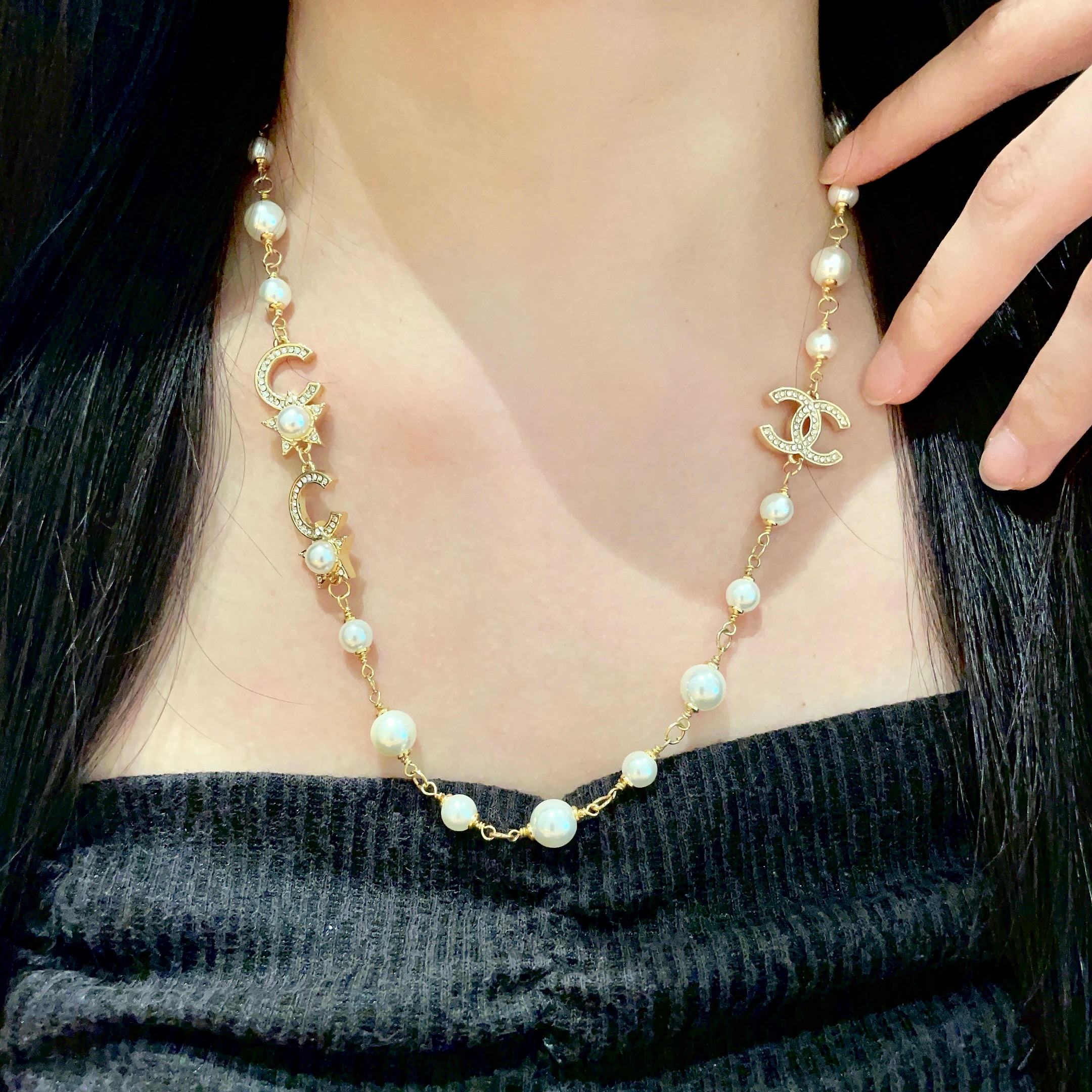  Chanel香奈儿 中古 字母 项链👀小香家的款式真心无需多介绍😘🎶每一款都超好看，精致大方，非常显气