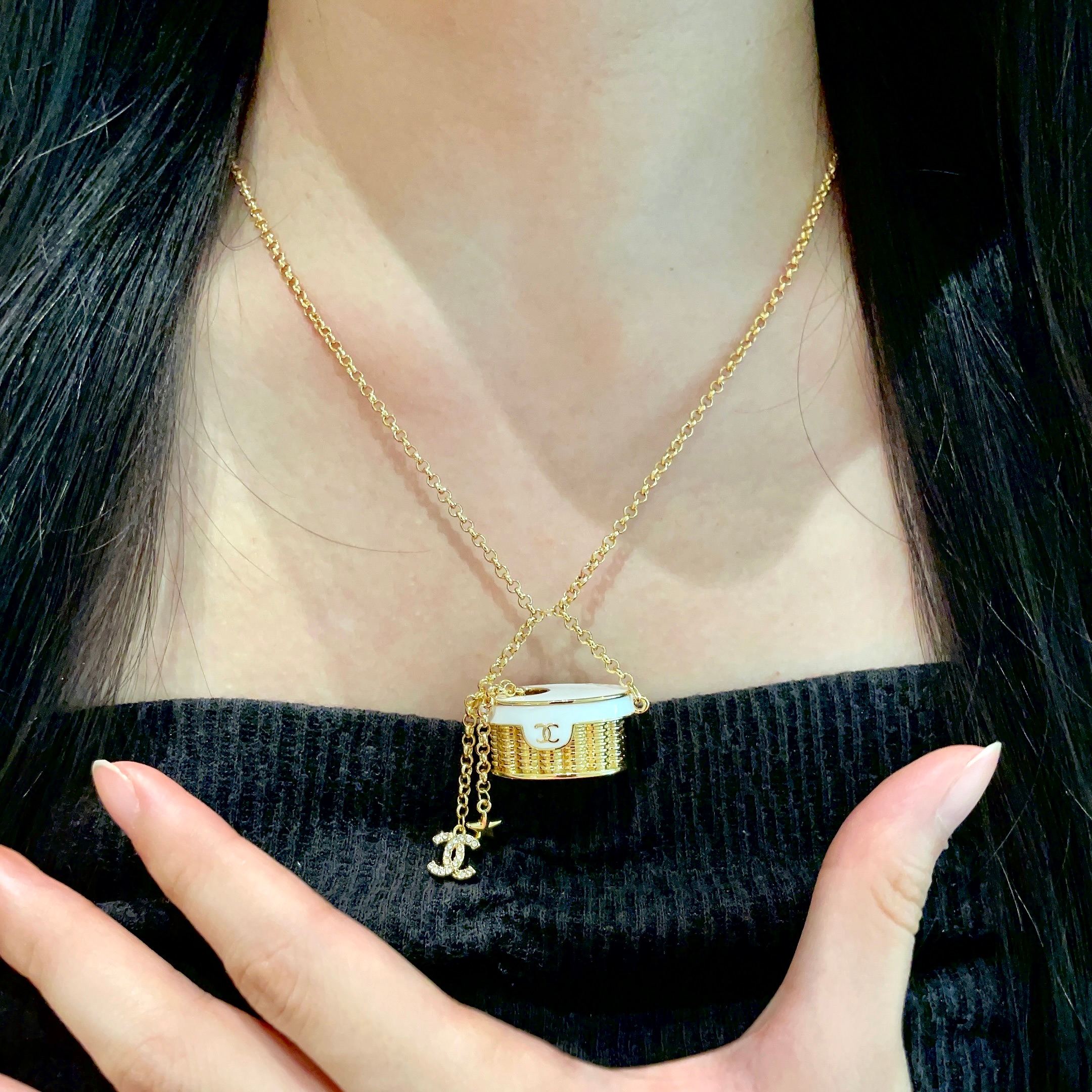  Chanel香奈儿 中古 字母 项链👀小香家的款式真心无需多介绍😘🎶每一款都超好看，精致大方，非常显气