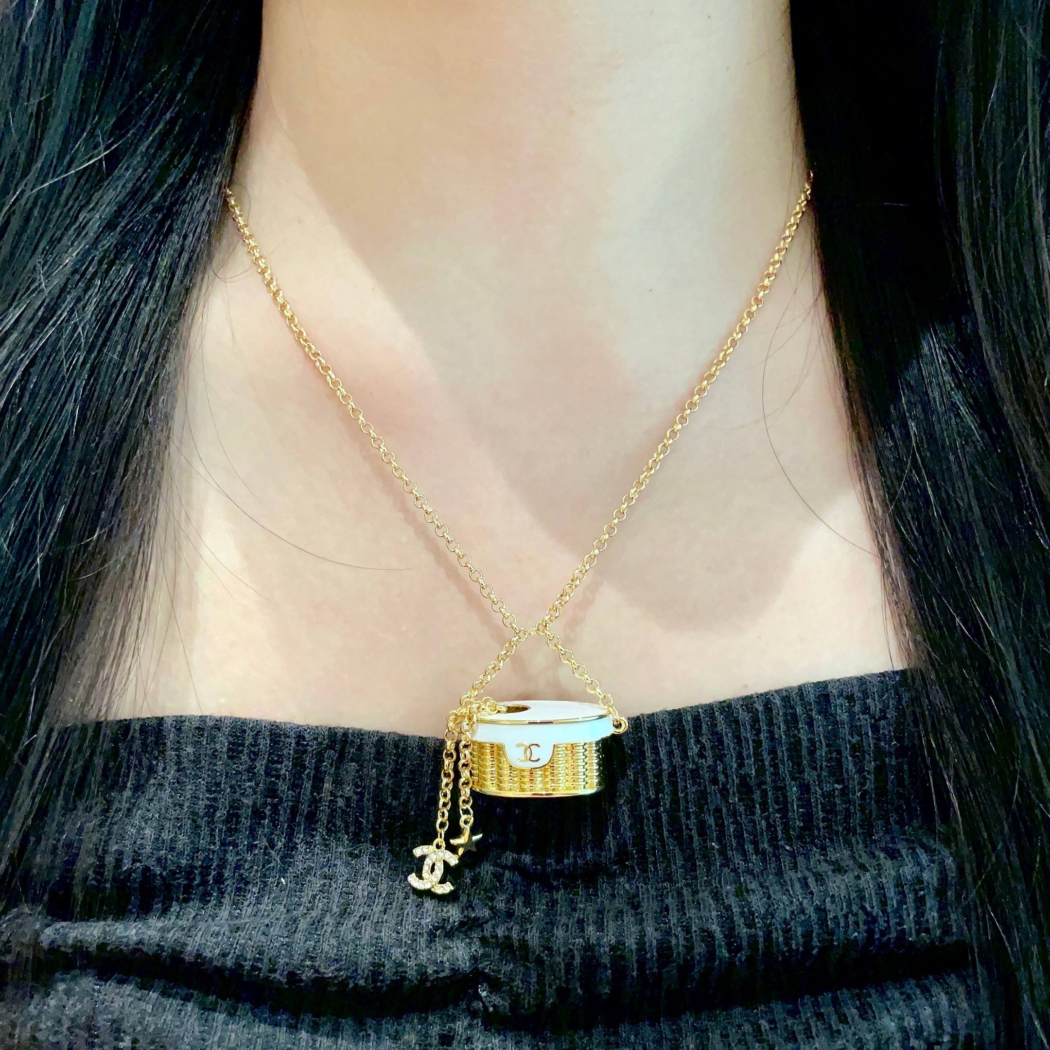  Chanel香奈儿 中古 字母 项链👀小香家的款式真心无需多介绍😘🎶每一款都超好看，精致大方，非常显气