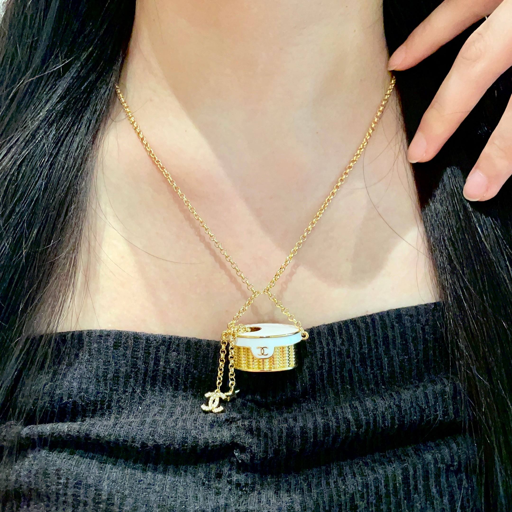  Chanel香奈儿 中古 字母 项链👀小香家的款式真心无需多介绍😘🎶每一款都超好看，精致大方，非常显气