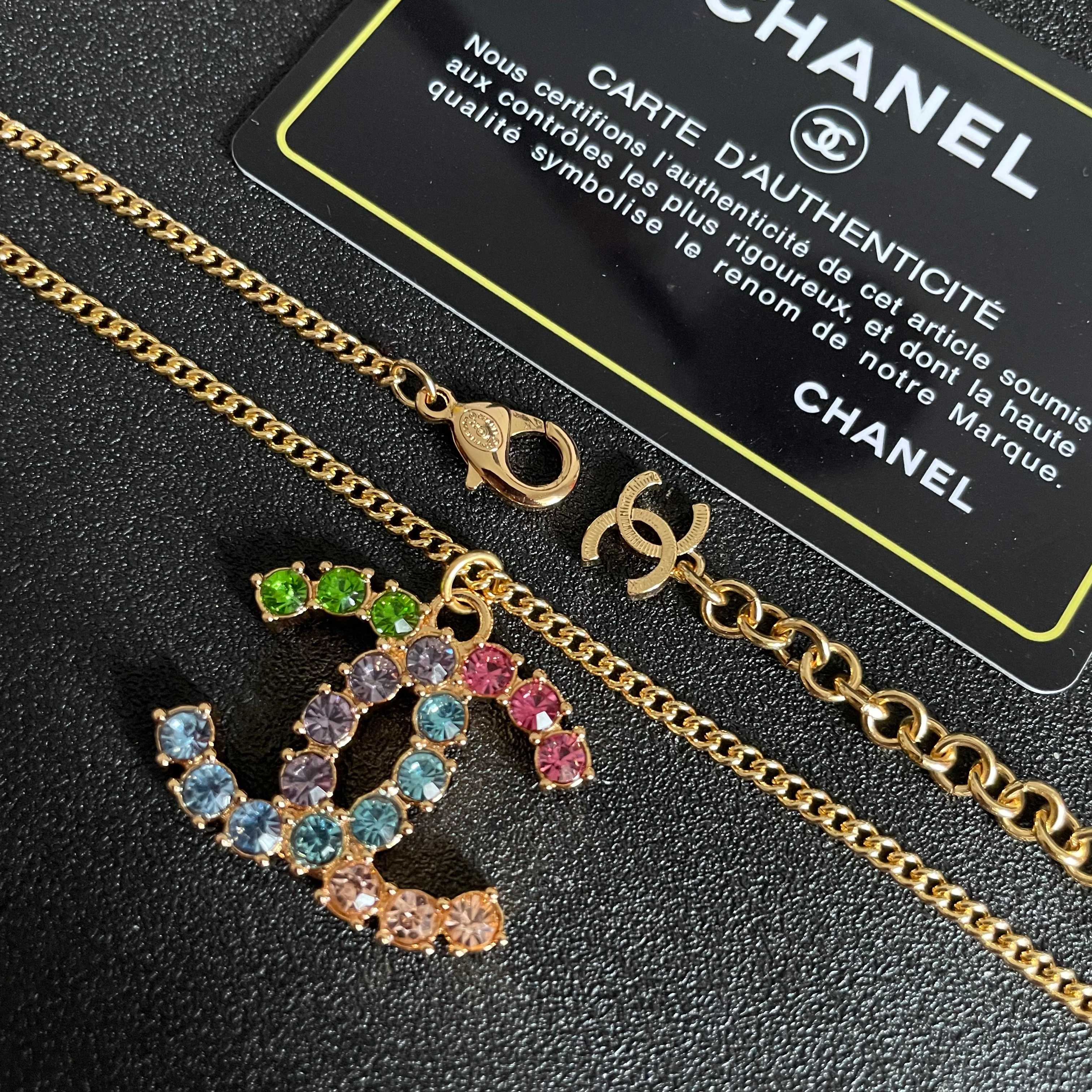  Chanel香奈儿 中古 字母 项链👀小香家的款式真心无需多介绍😘🎶每一款都超好看，精致大方，非常显气