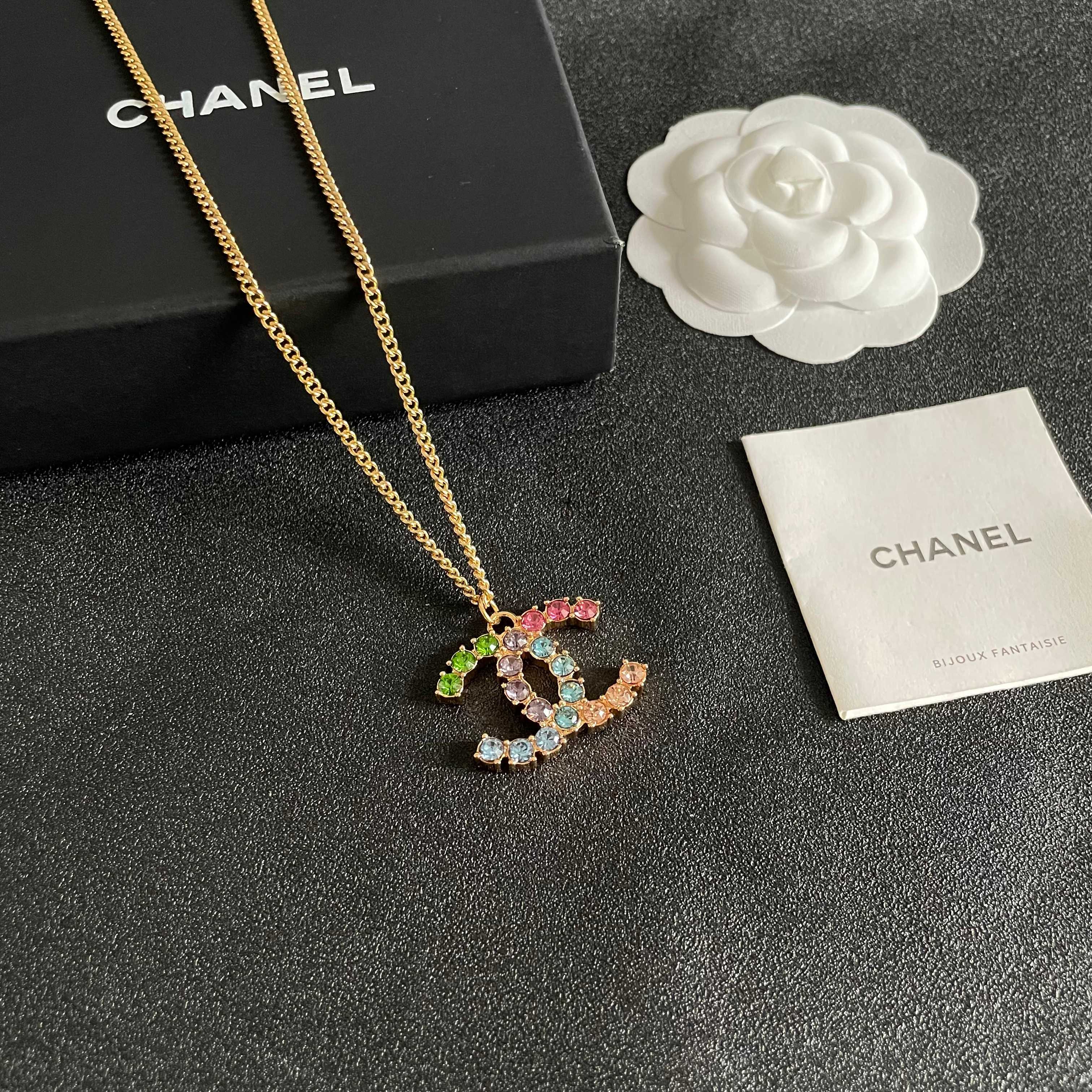  Chanel香奈儿 中古 字母 项链👀小香家的款式真心无需多介绍😘🎶每一款都超好看，精致大方，非常显气
