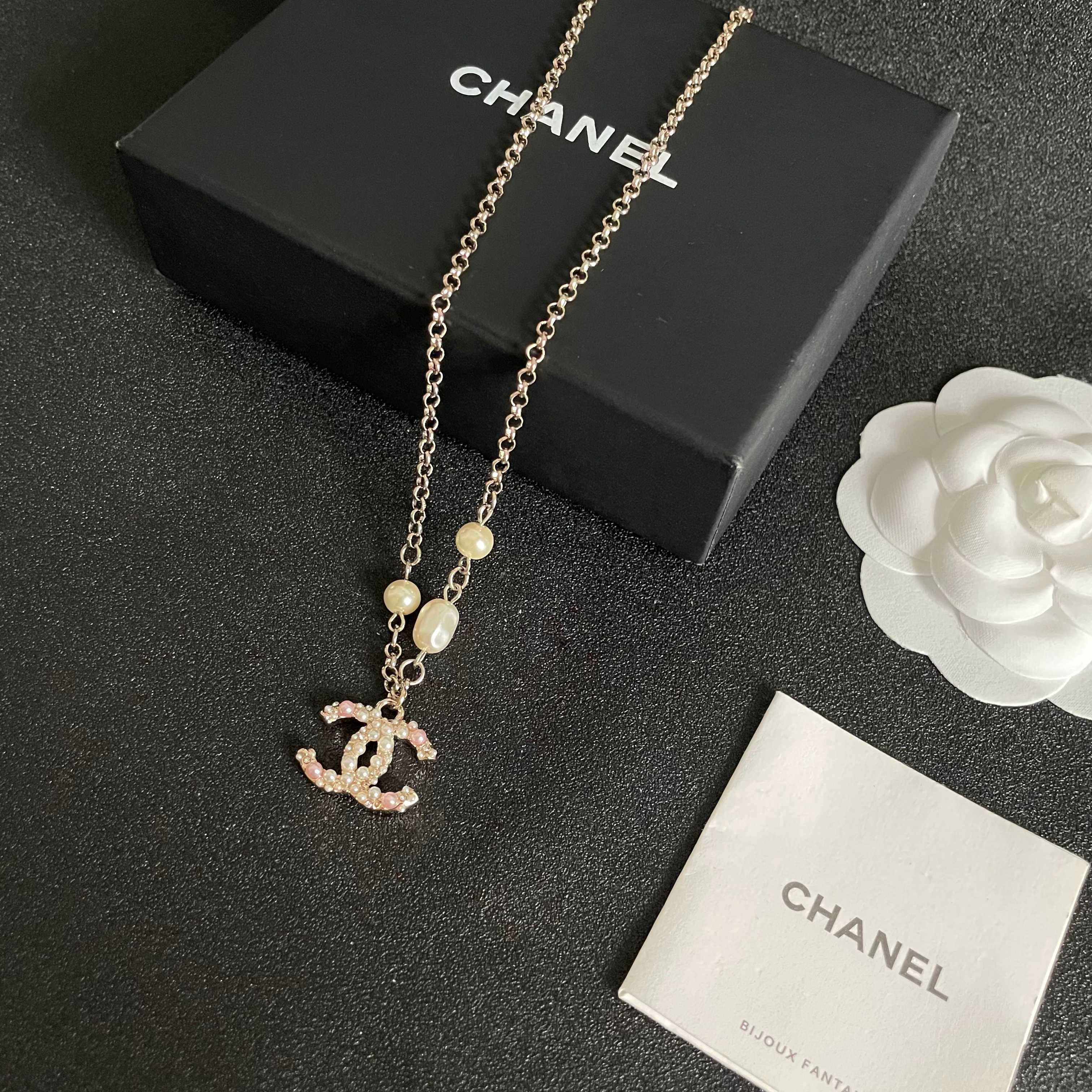  Chanel香奈儿 中古 字母 项链👀小香家的款式真心无需多介绍😘🎶每一款都超好看，精致大方，非常显气