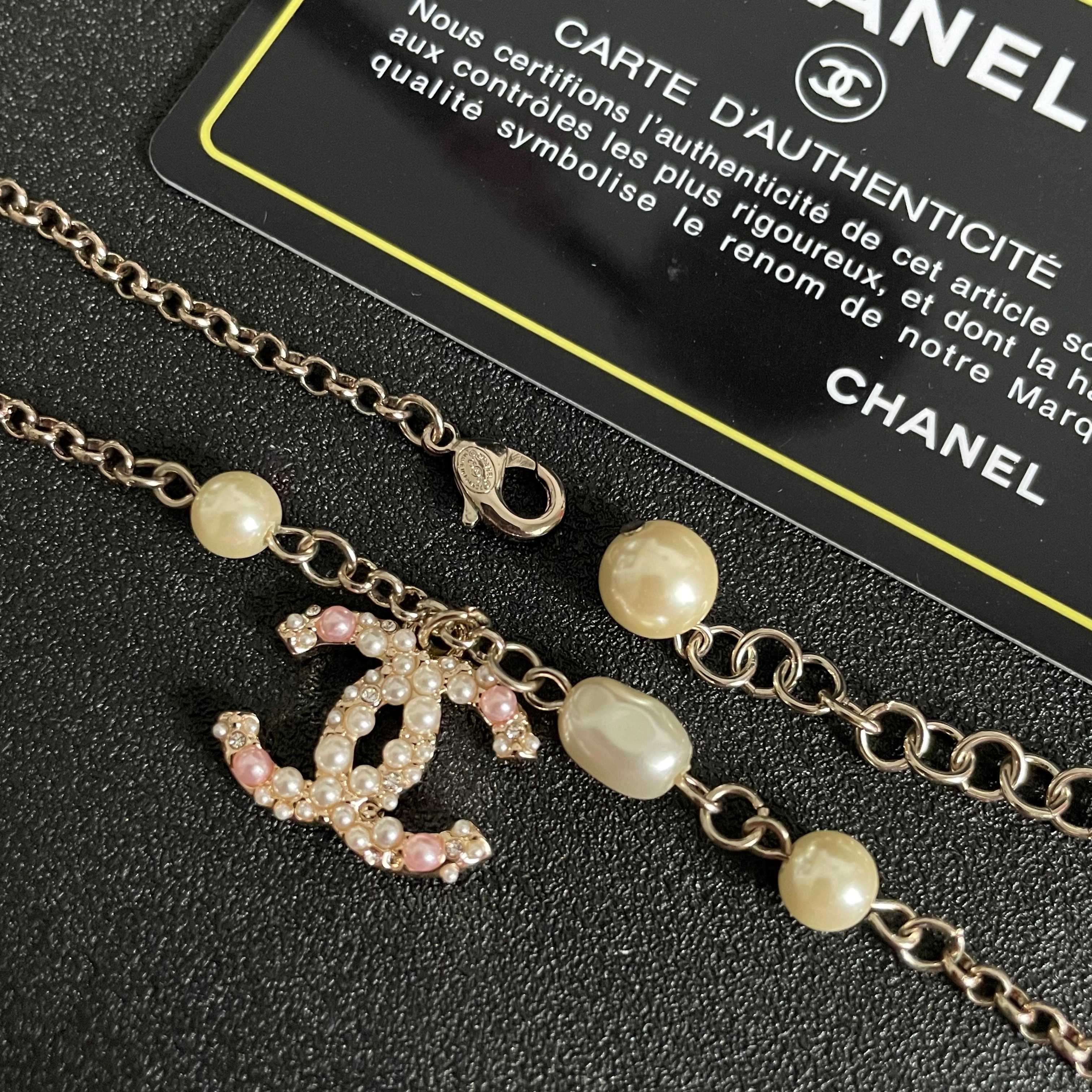  Chanel香奈儿 中古 字母 项链👀小香家的款式真心无需多介绍😘🎶每一款都超好看，精致大方，非常显气