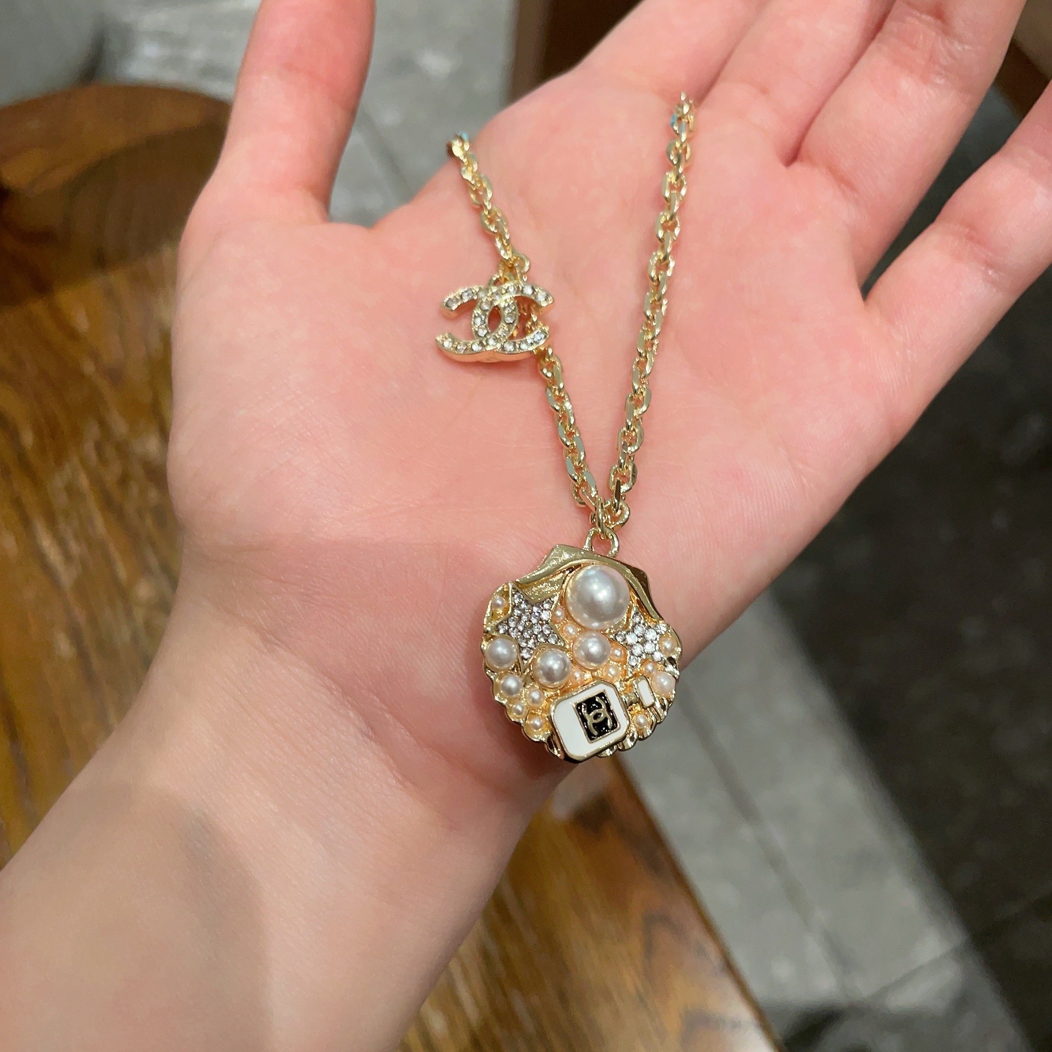  Chanel香奈儿 中古 字母 项链👀小香家的款式真心无需多介绍😘🎶每一款都超好看，精致大方，非常显气