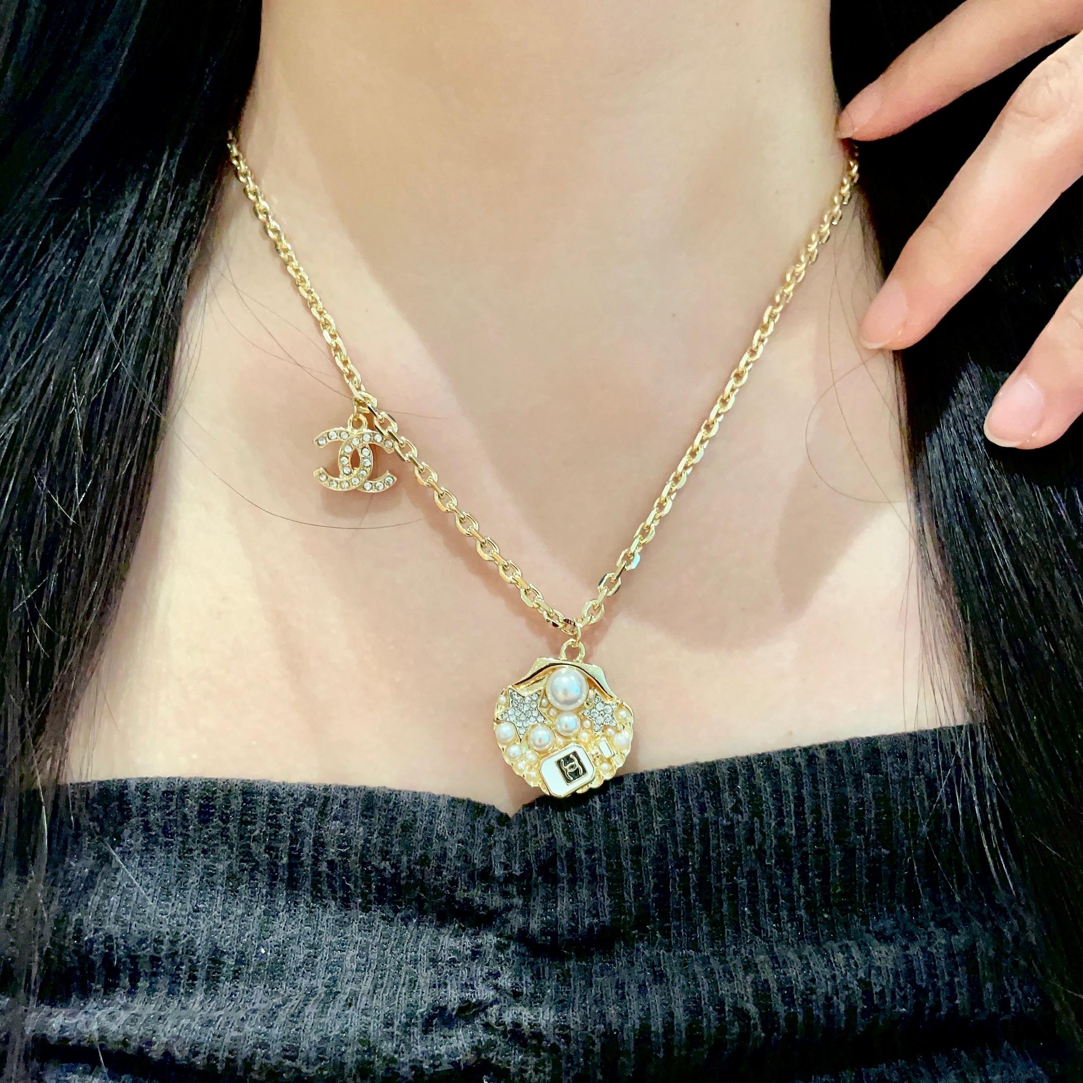  Chanel香奈儿 中古 字母 项链👀小香家的款式真心无需多介绍😘🎶每一款都超好看，精致大方，非常显气