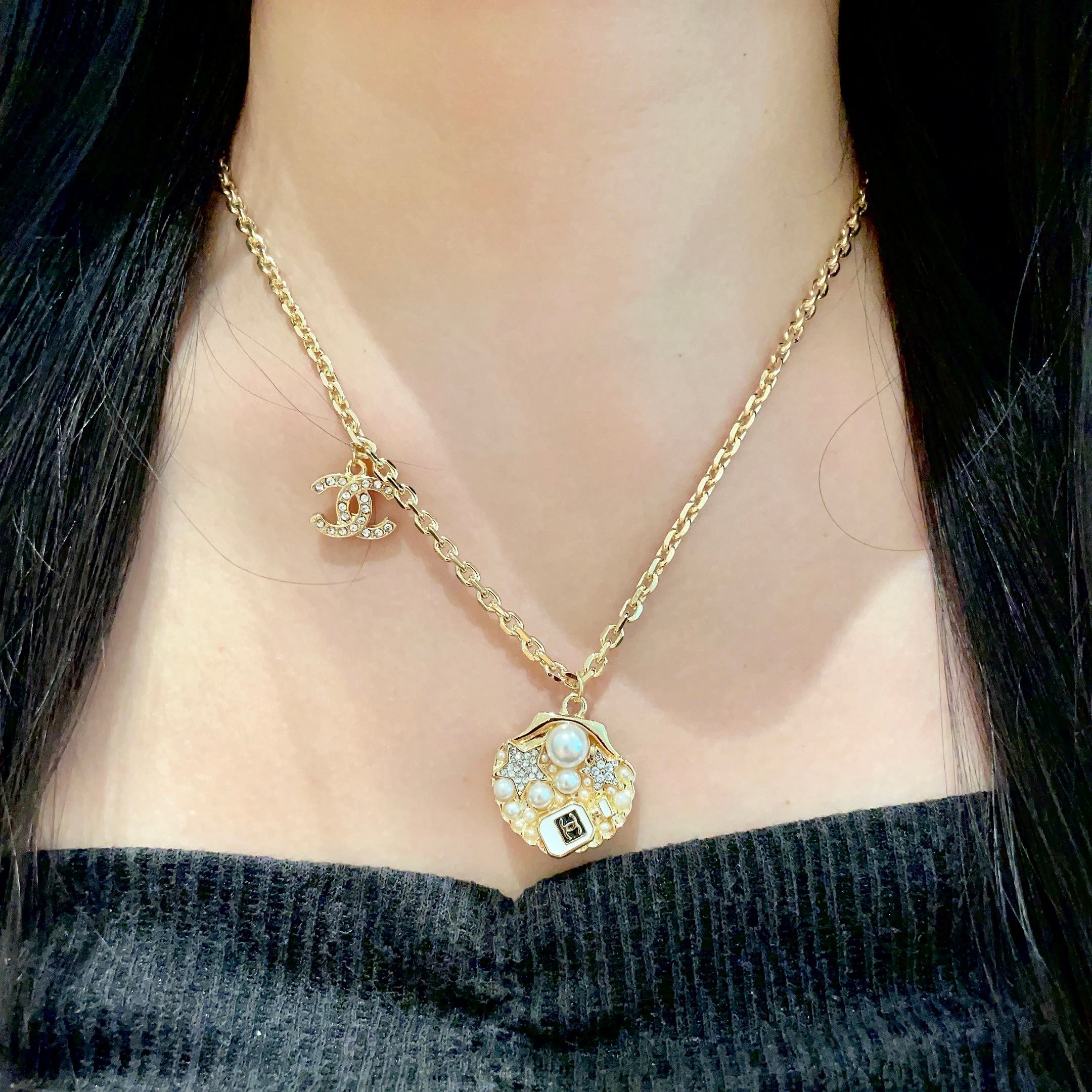  Chanel香奈儿 中古 字母 项链👀小香家的款式真心无需多介绍😘🎶每一款都超好看，精致大方，非常显气