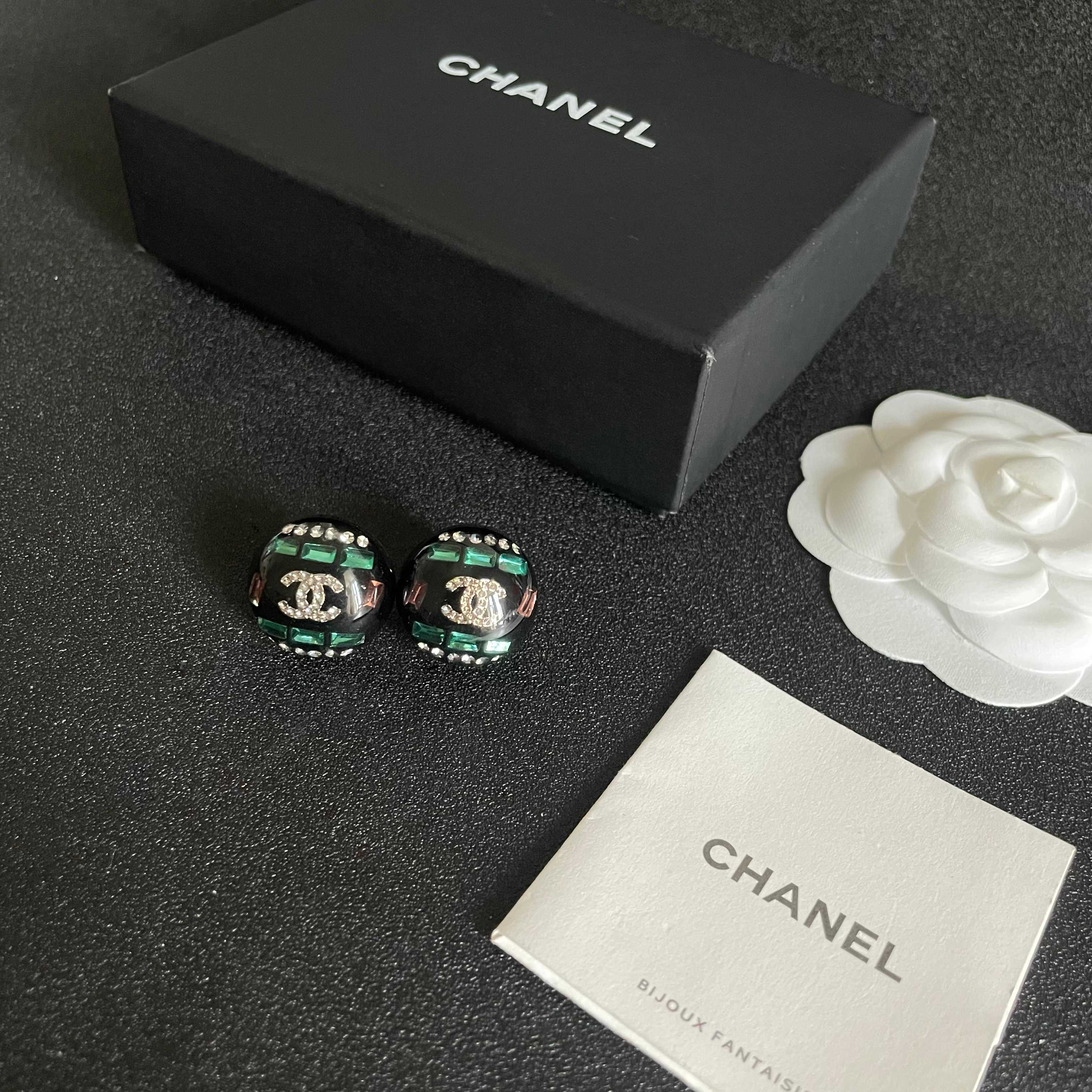  Chanel香奈儿 中古 耳钉👀小香家的款式真心无需多介绍😘🎶每一款都超好看，精致大方，非常显气质.