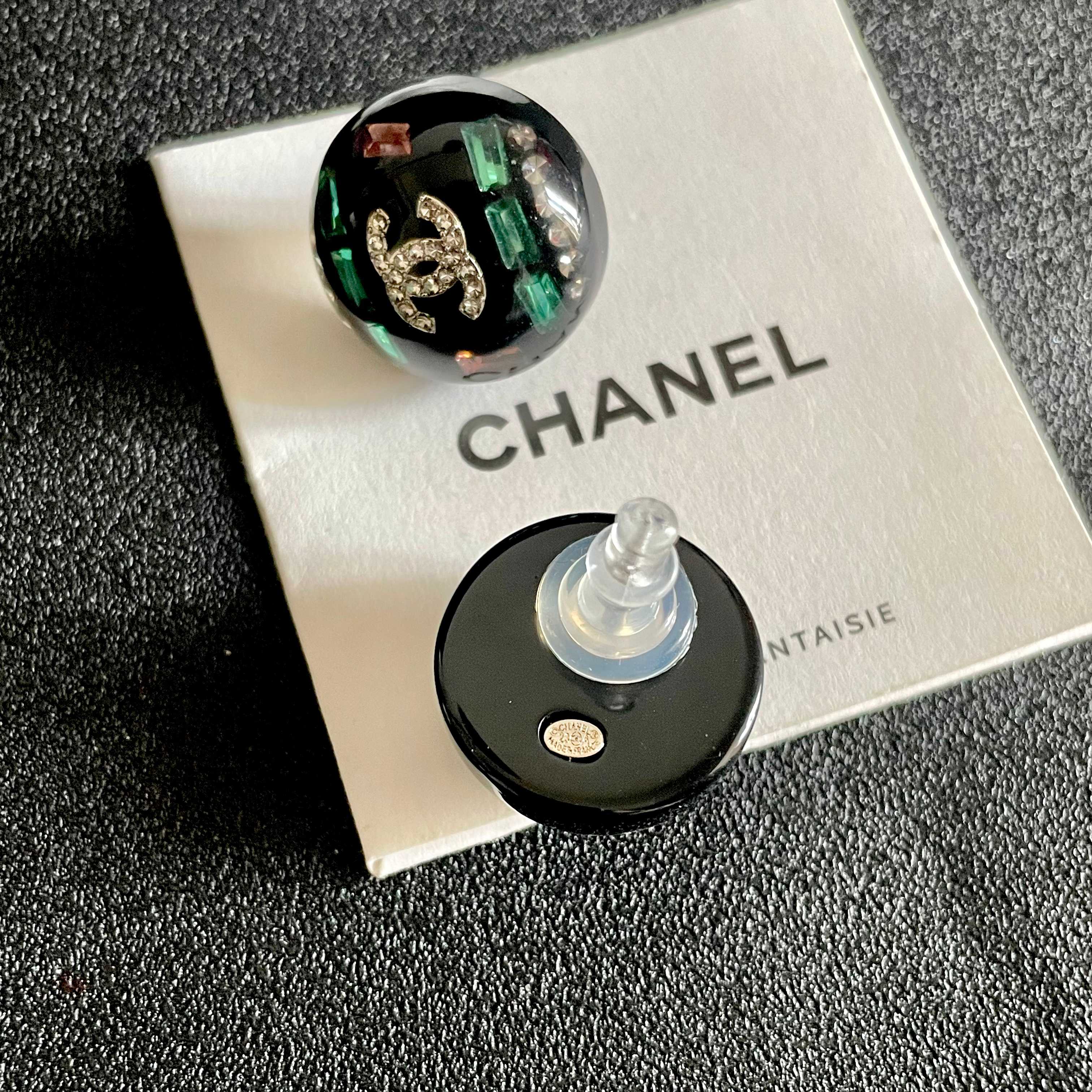  Chanel香奈儿 中古 耳钉👀小香家的款式真心无需多介绍😘🎶每一款都超好看，精致大方，非常显气质.