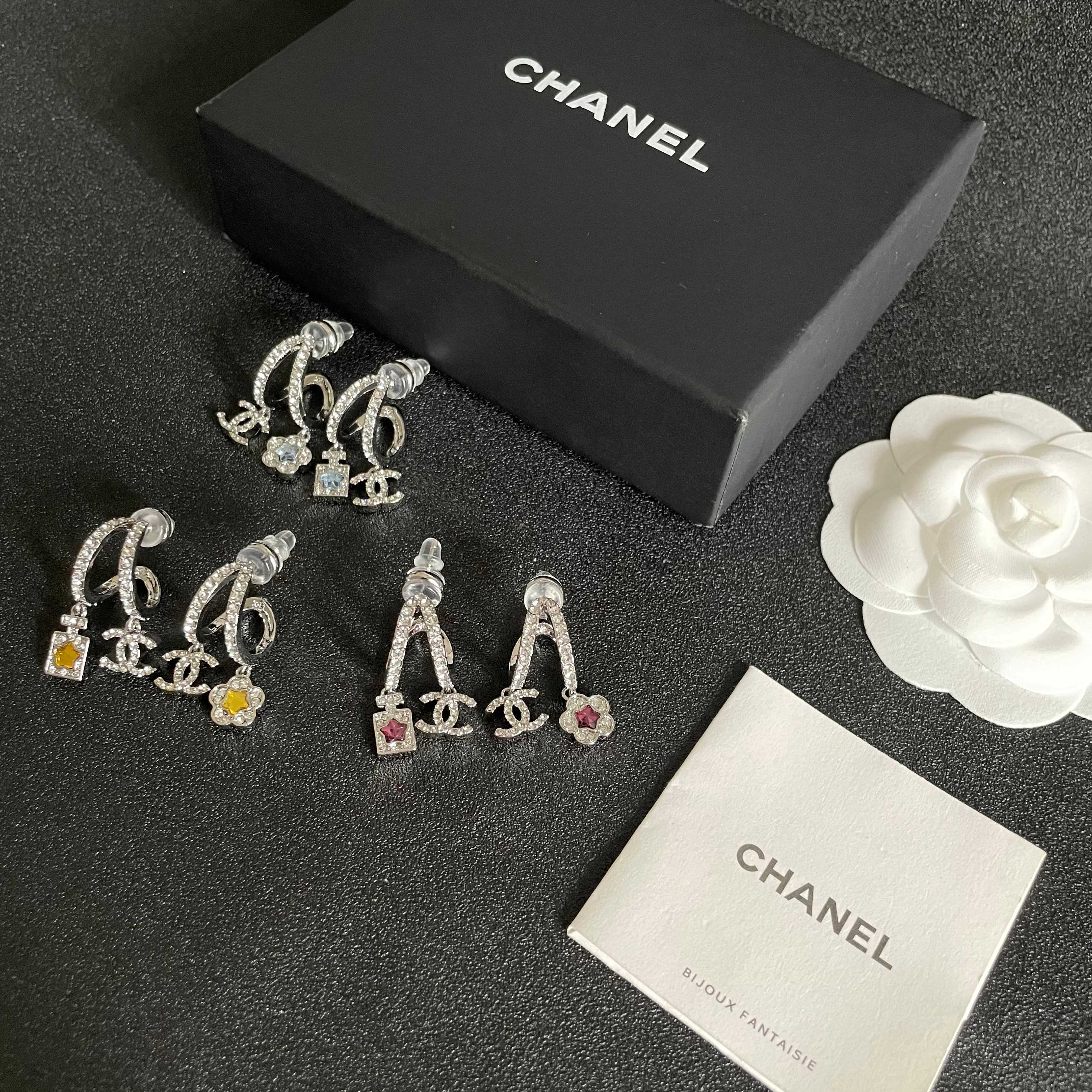 Chanel香奈儿 中古 耳钉👀小香家的款式真心无需多介绍😘🎶每一款都超好看，精致大方，非常显气质.
