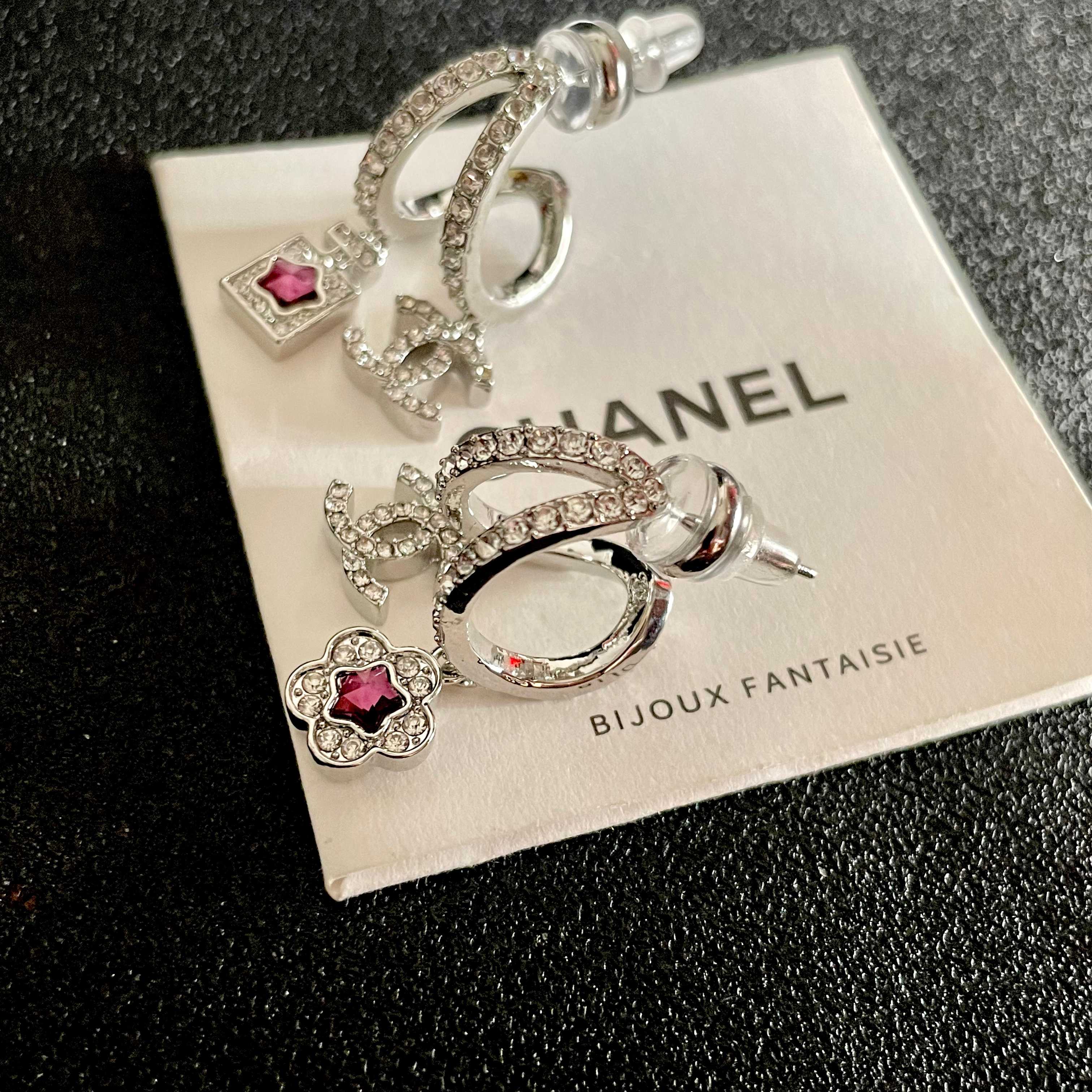  Chanel香奈儿 中古 耳钉👀小香家的款式真心无需多介绍😘🎶每一款都超好看，精致大方，非常显气质.