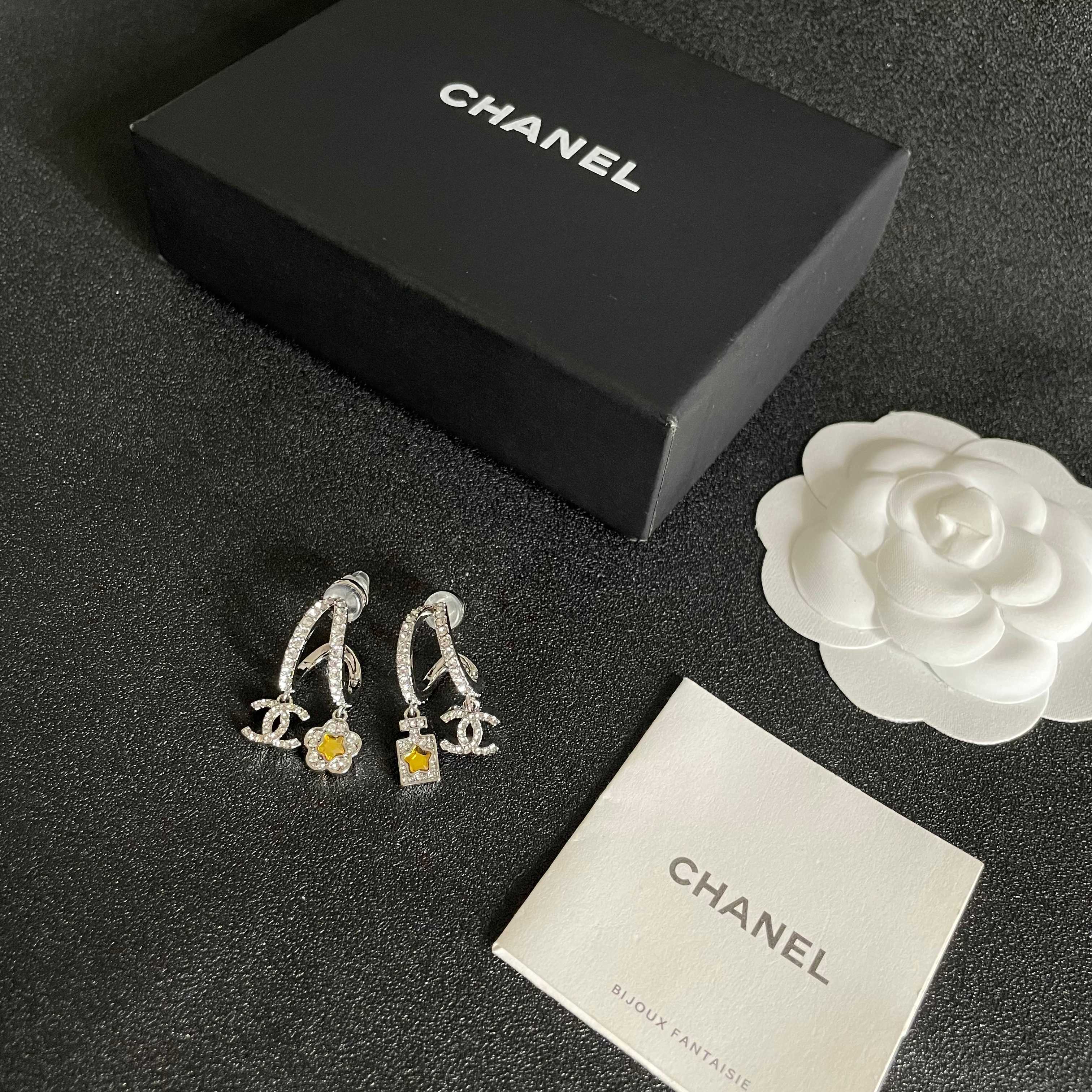  Chanel香奈儿 中古 耳钉👀小香家的款式真心无需多介绍😘🎶每一款都超好看，精致大方，非常显气质.