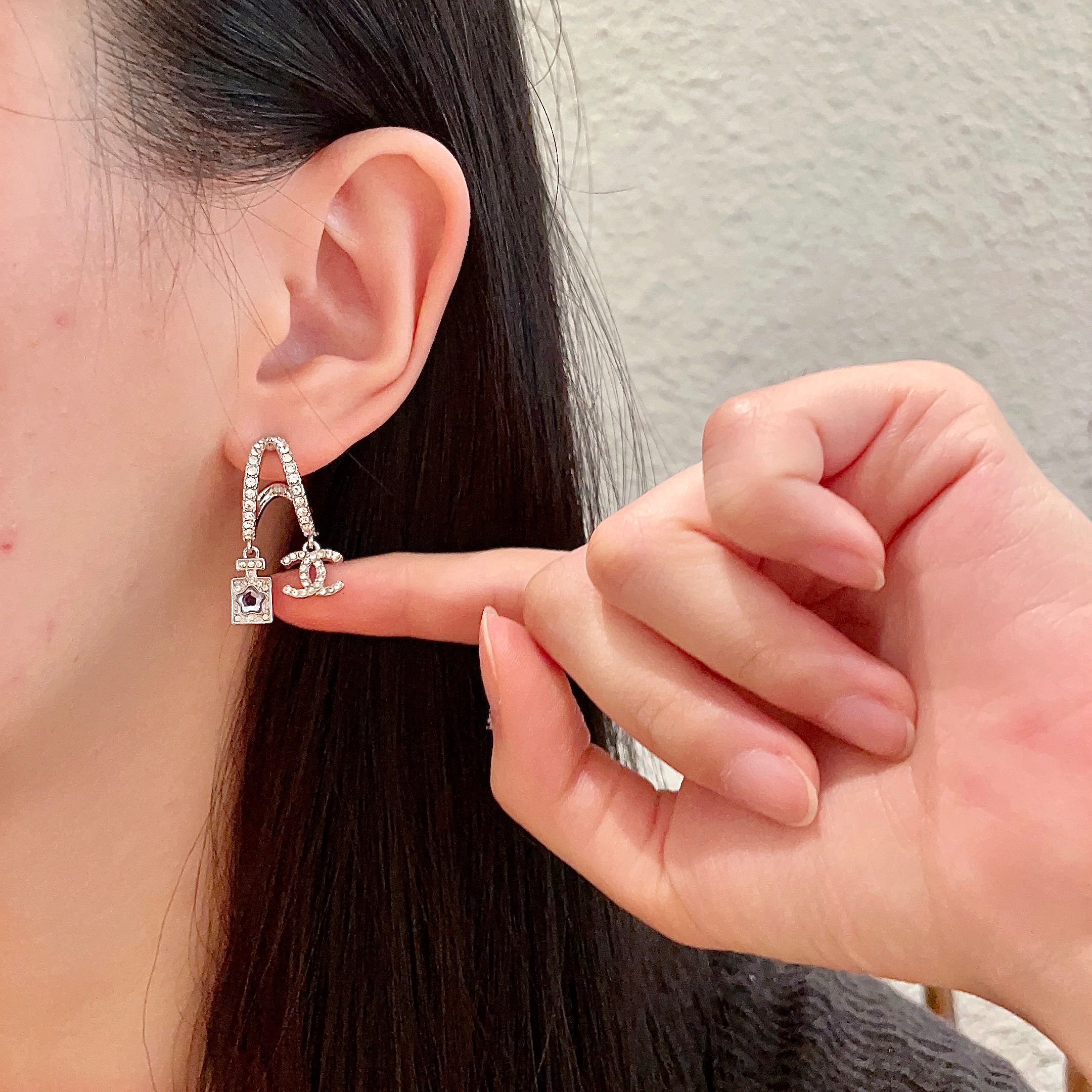  Chanel香奈儿 中古 耳钉👀小香家的款式真心无需多介绍😘🎶每一款都超好看，精致大方，非常显气质.