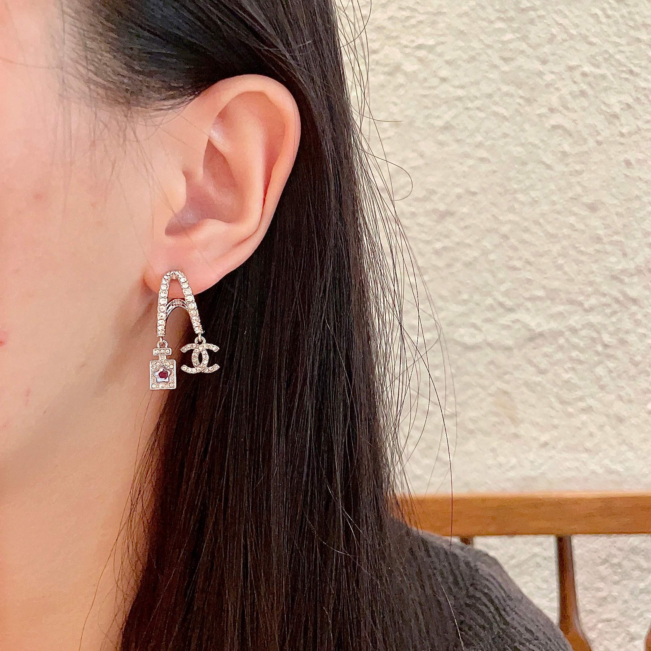  Chanel香奈儿 中古 耳钉👀小香家的款式真心无需多介绍😘🎶每一款都超好看，精致大方，非常显气质.