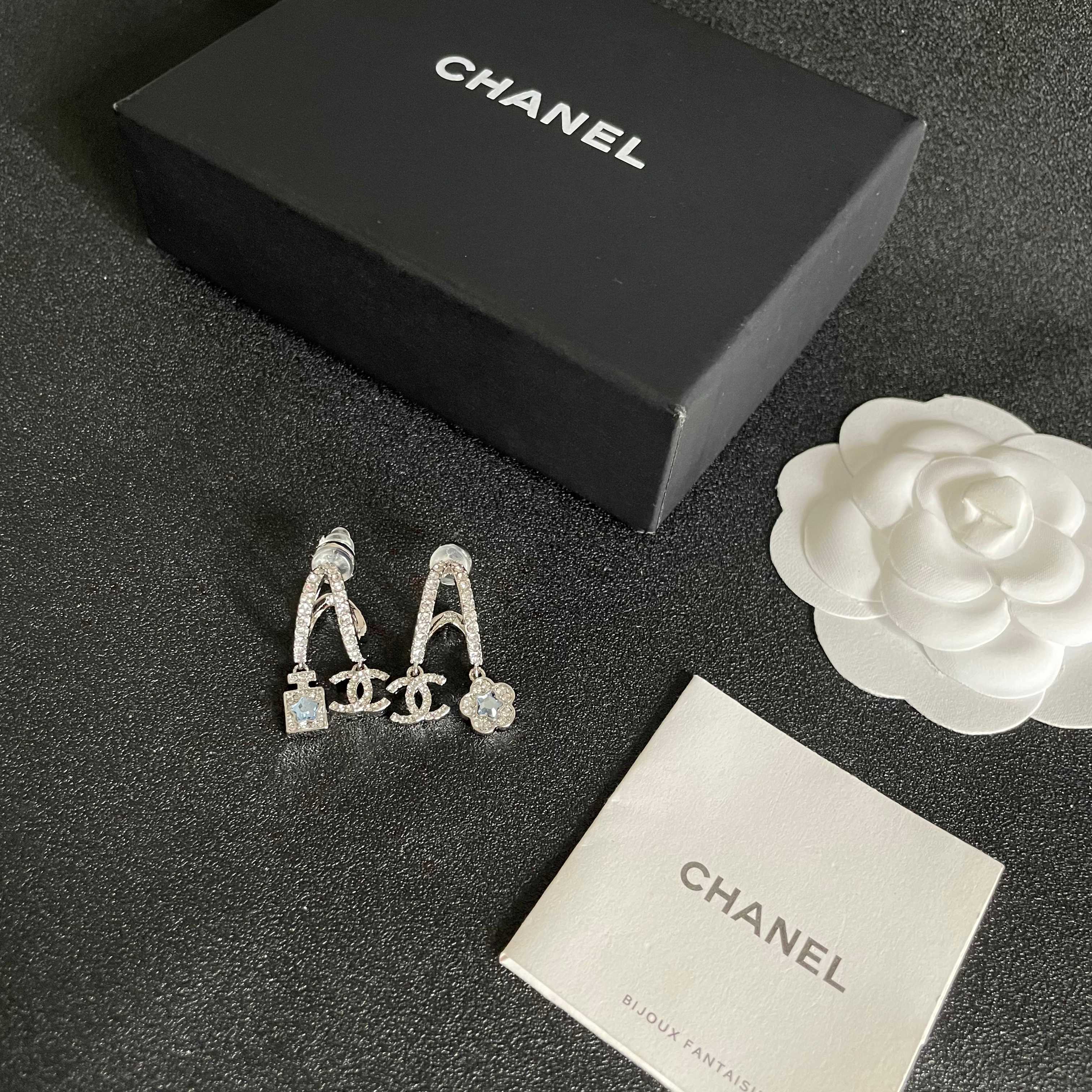  Chanel香奈儿 中古 耳钉👀小香家的款式真心无需多介绍😘🎶每一款都超好看，精致大方，非常显气质.