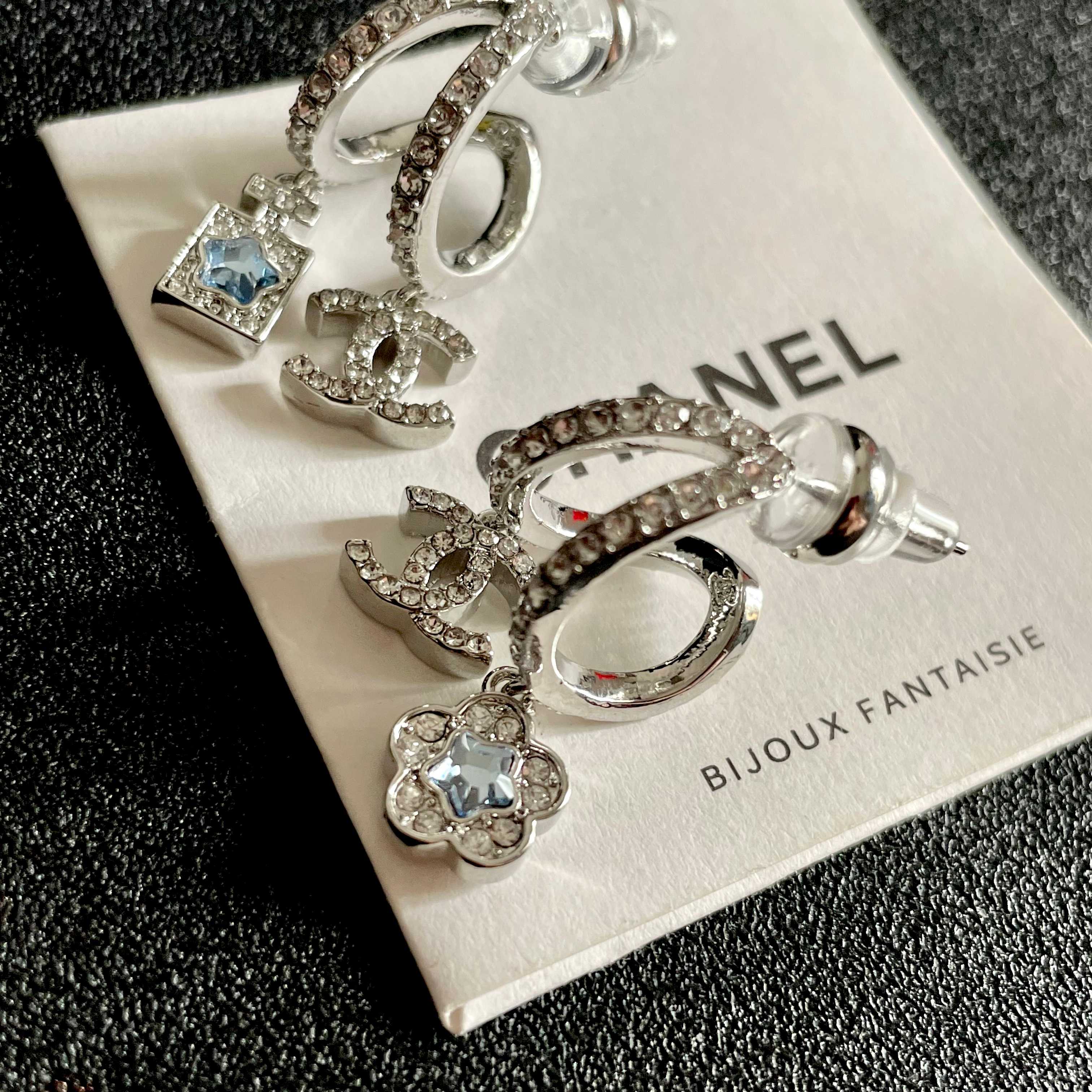  Chanel香奈儿 中古 耳钉👀小香家的款式真心无需多介绍😘🎶每一款都超好看，精致大方，非常显气质.