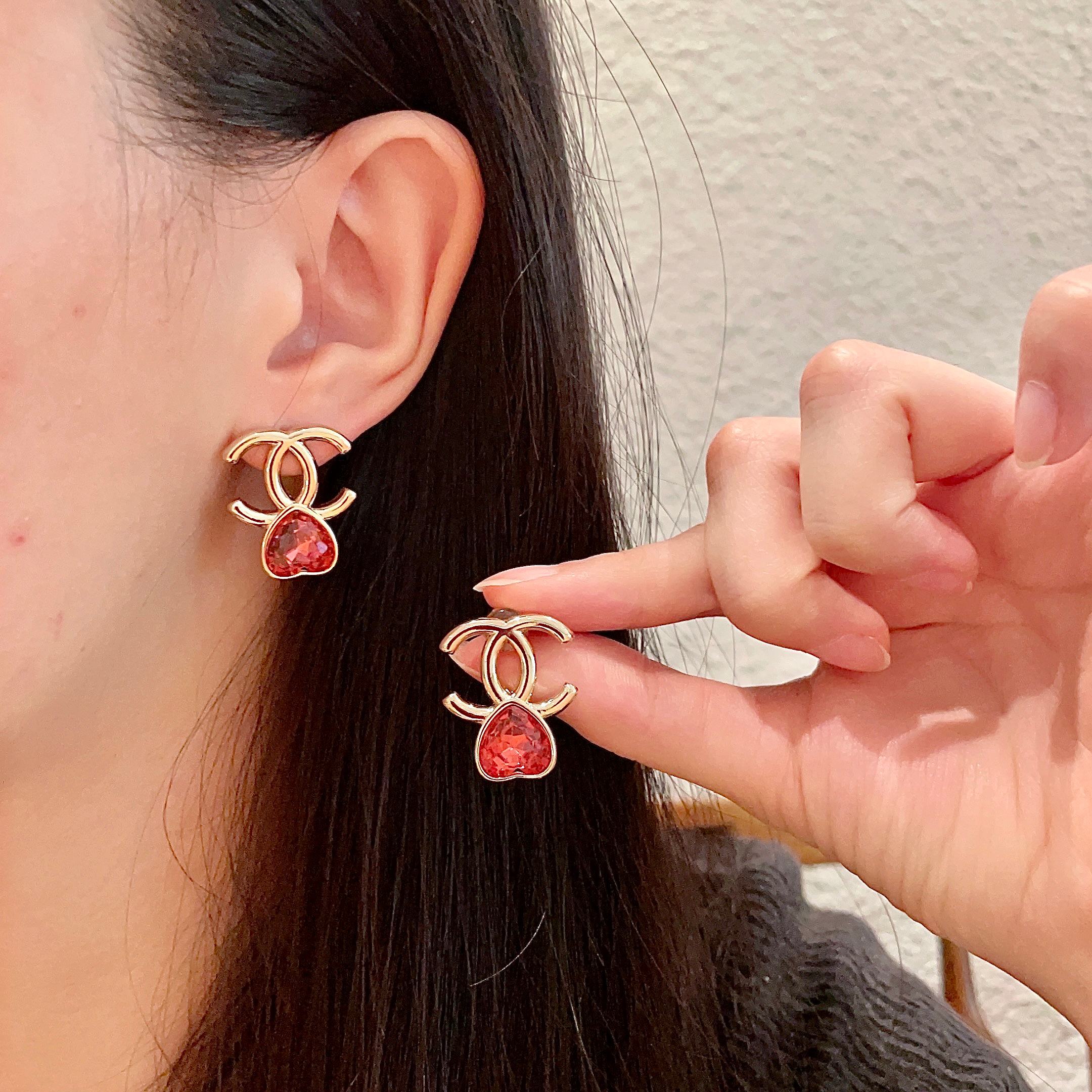  Chanel香奈儿 中古 耳钉👀小香家的款式真心无需多介绍😘🎶每一款都超好看，精致大方，非常显气质.