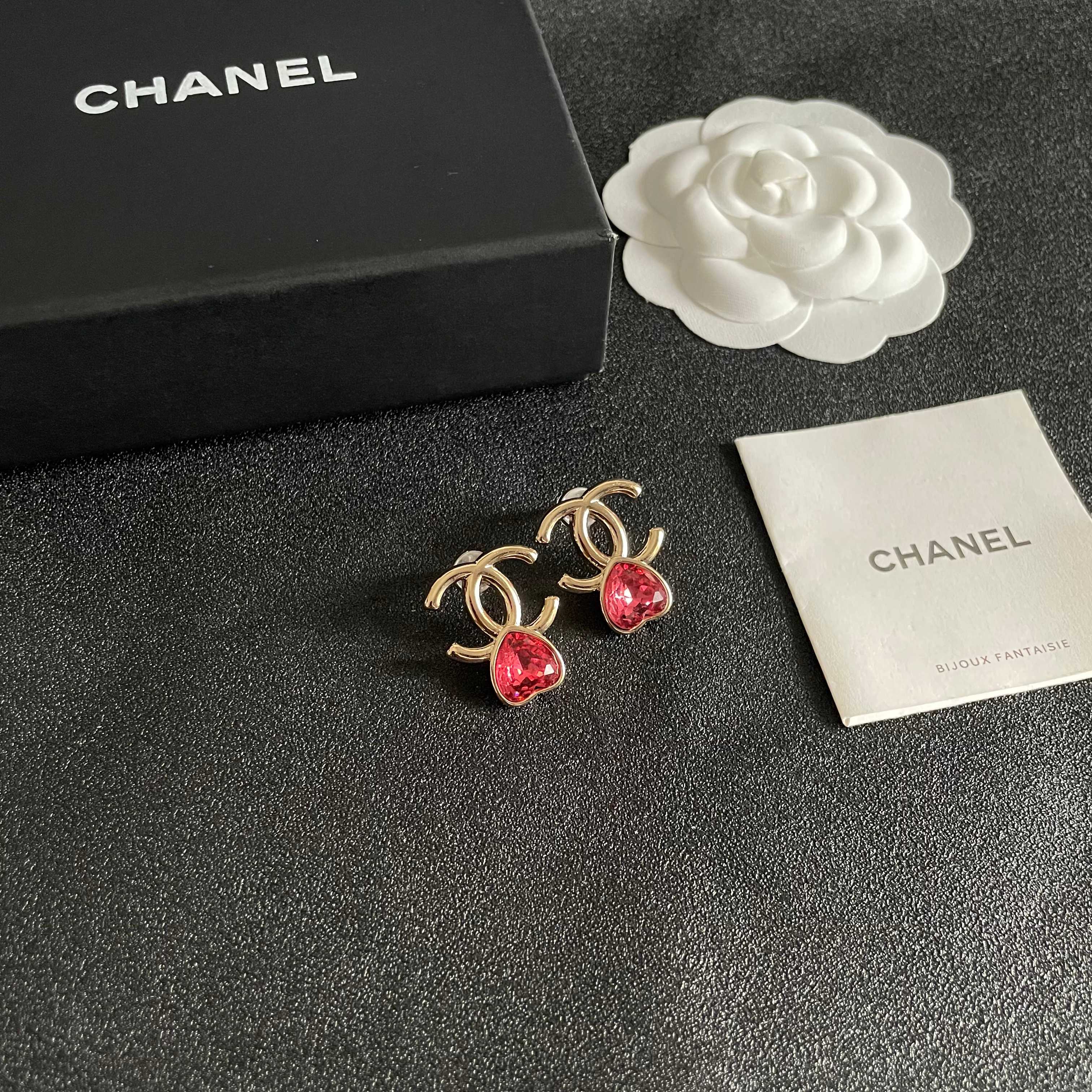  Chanel香奈儿 中古 耳钉👀小香家的款式真心无需多介绍😘🎶每一款都超好看，精致大方，非常显气质.