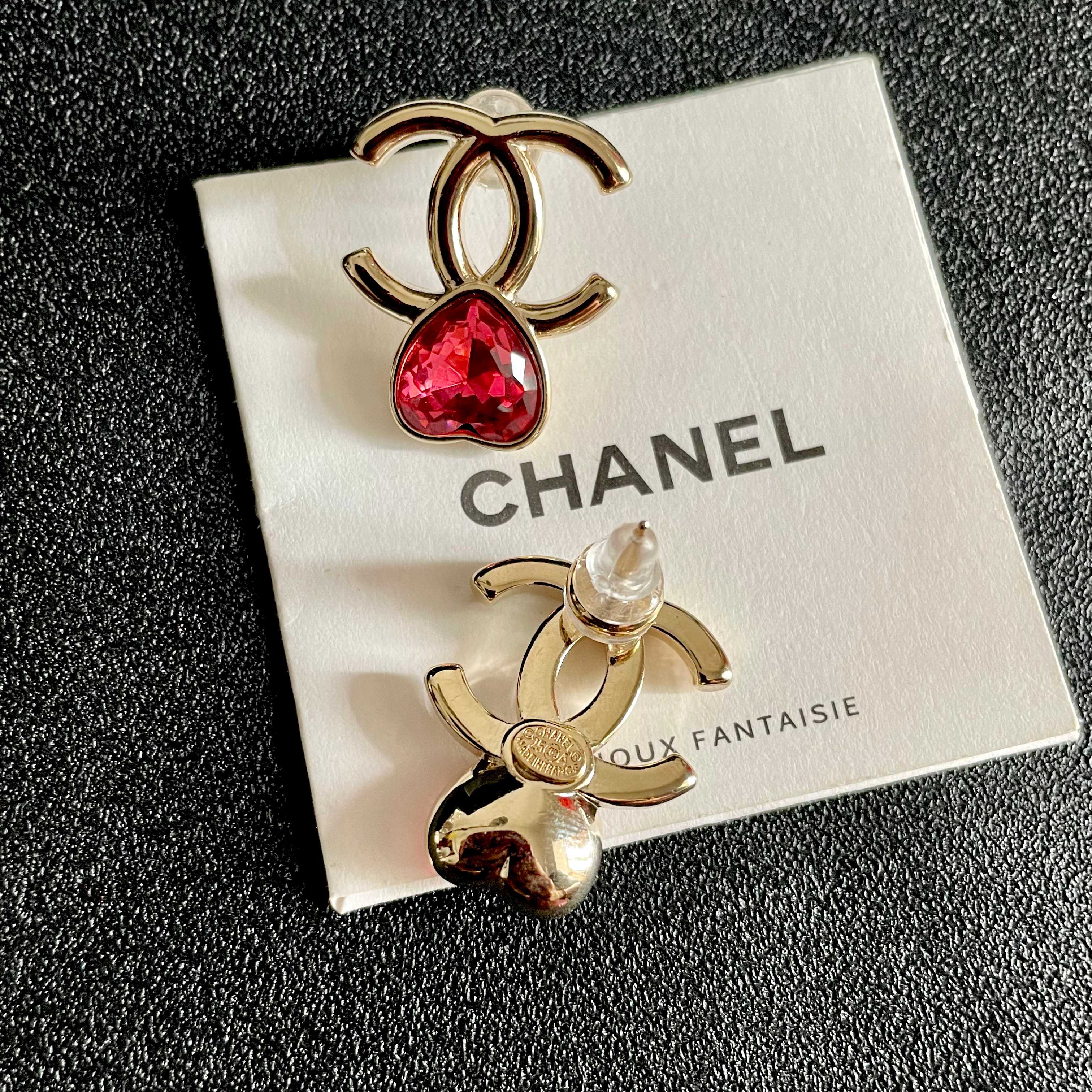  Chanel香奈儿 中古 耳钉👀小香家的款式真心无需多介绍😘🎶每一款都超好看，精致大方，非常显气质.