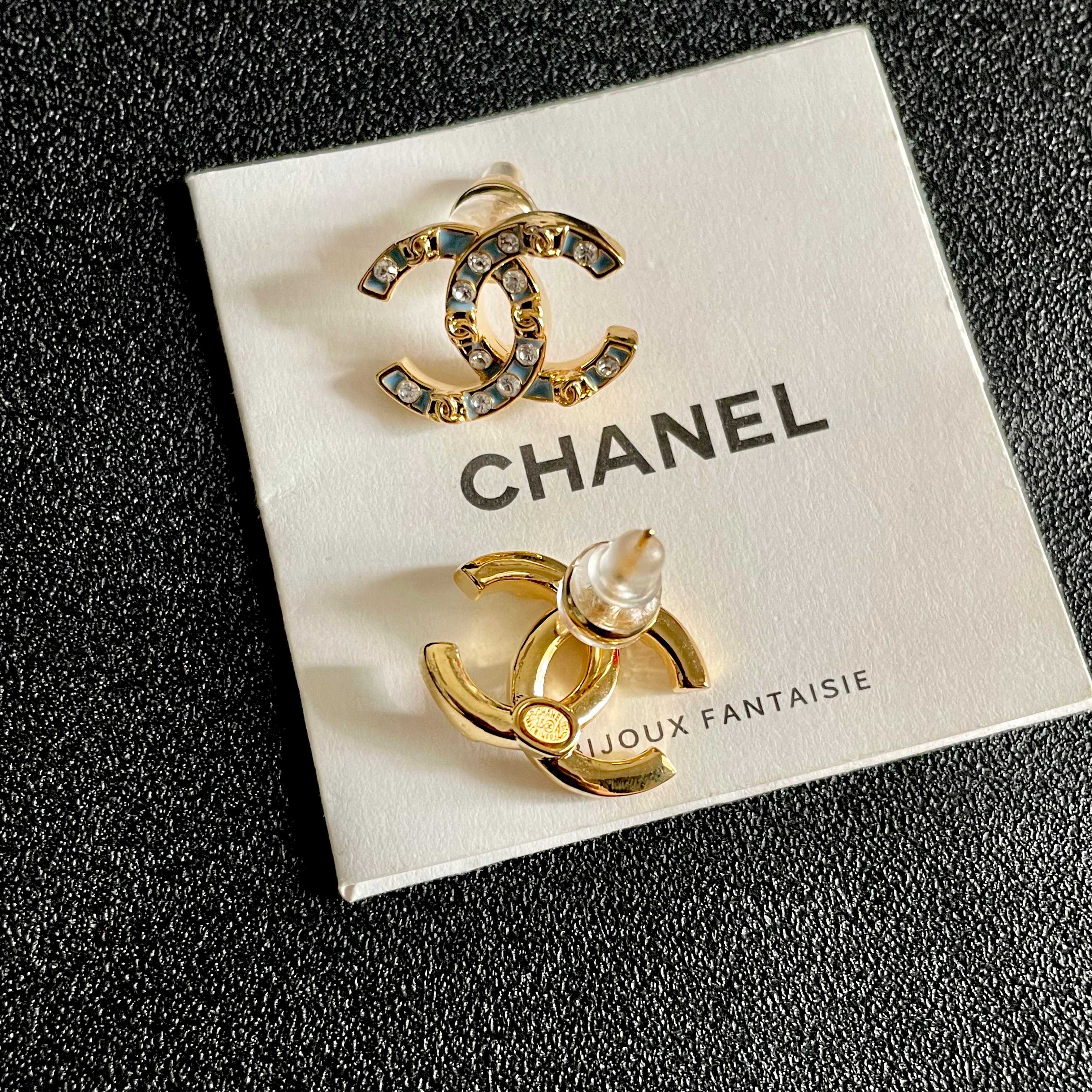  Chanel香奈儿 中古 耳钉👀小香家的款式真心无需多介绍😘🎶每一款都超好看，精致大方，非常显气质.