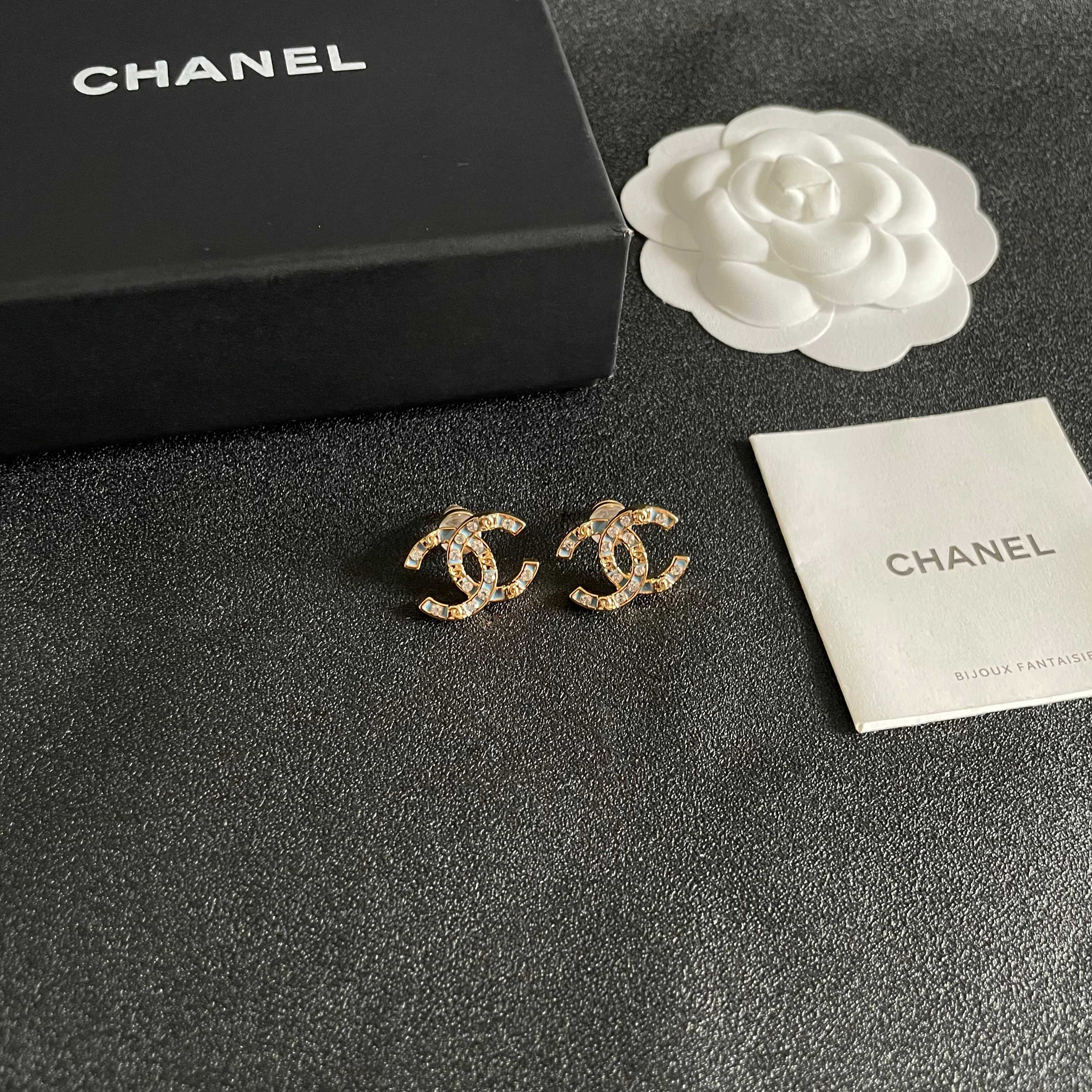  Chanel香奈儿 中古 耳钉👀小香家的款式真心无需多介绍😘🎶每一款都超好看，精致大方，非常显气质.