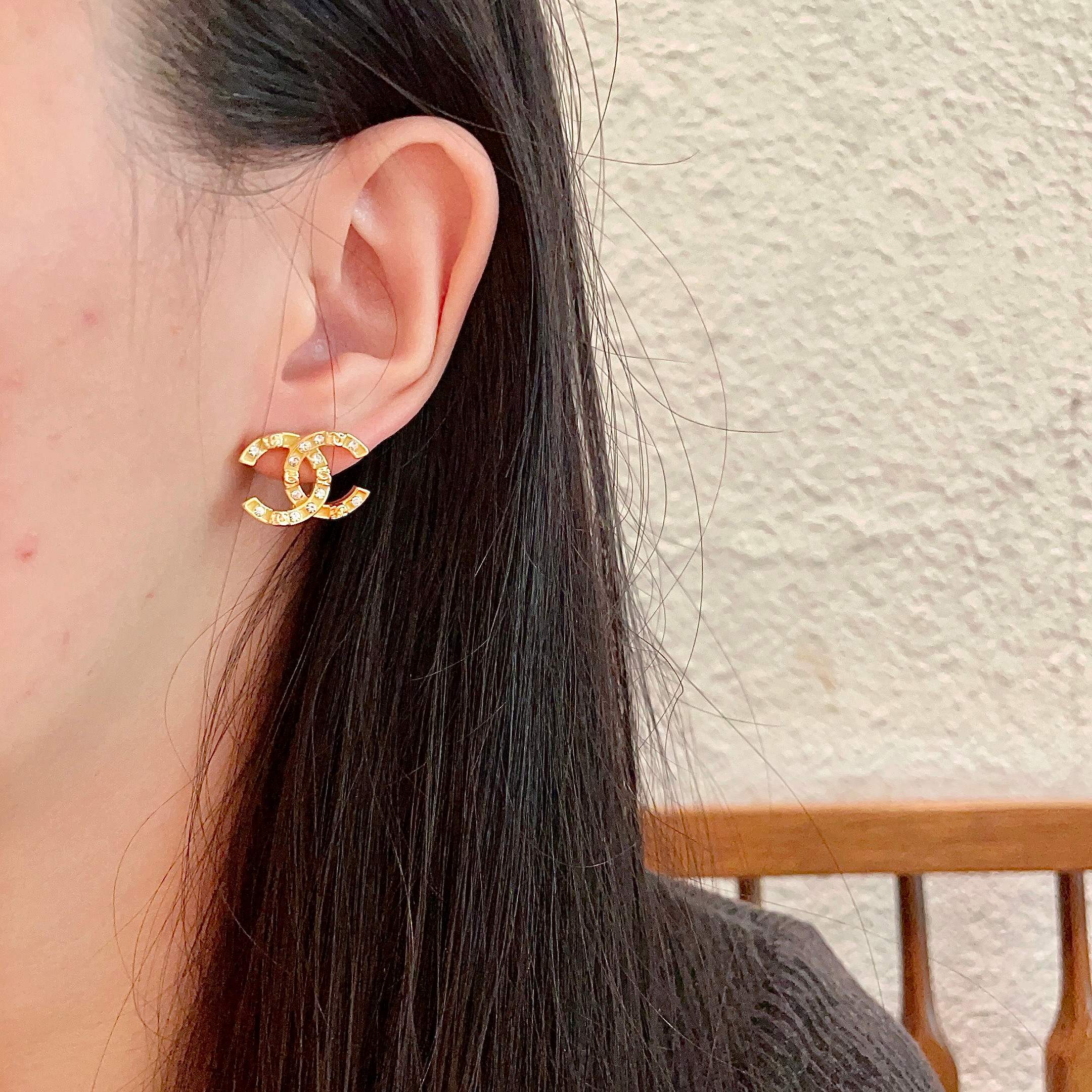  Chanel香奈儿 中古 耳钉👀小香家的款式真心无需多介绍😘🎶每一款都超好看，精致大方，非常显气质.
