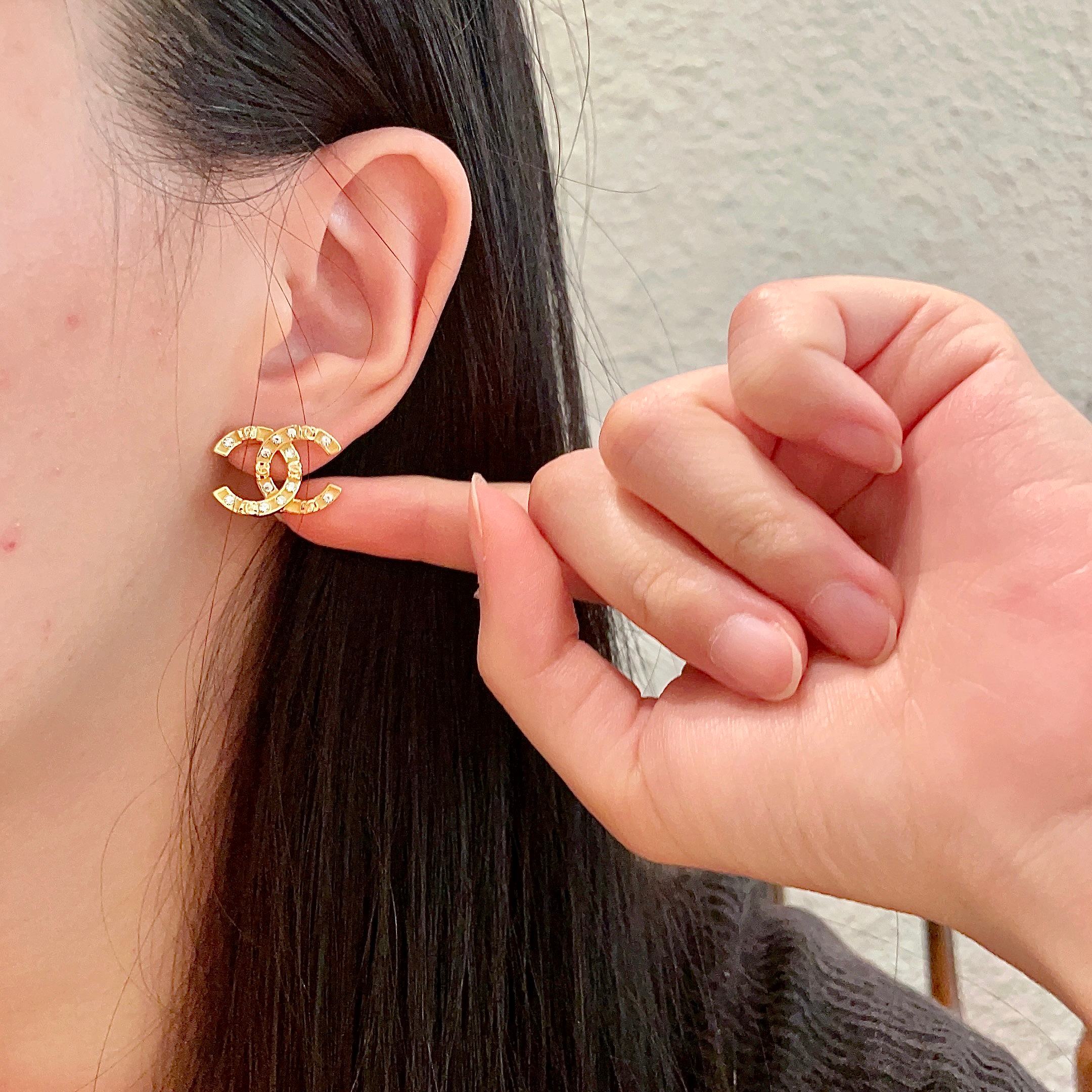  Chanel香奈儿 中古 耳钉👀小香家的款式真心无需多介绍😘🎶每一款都超好看，精致大方，非常显气质.