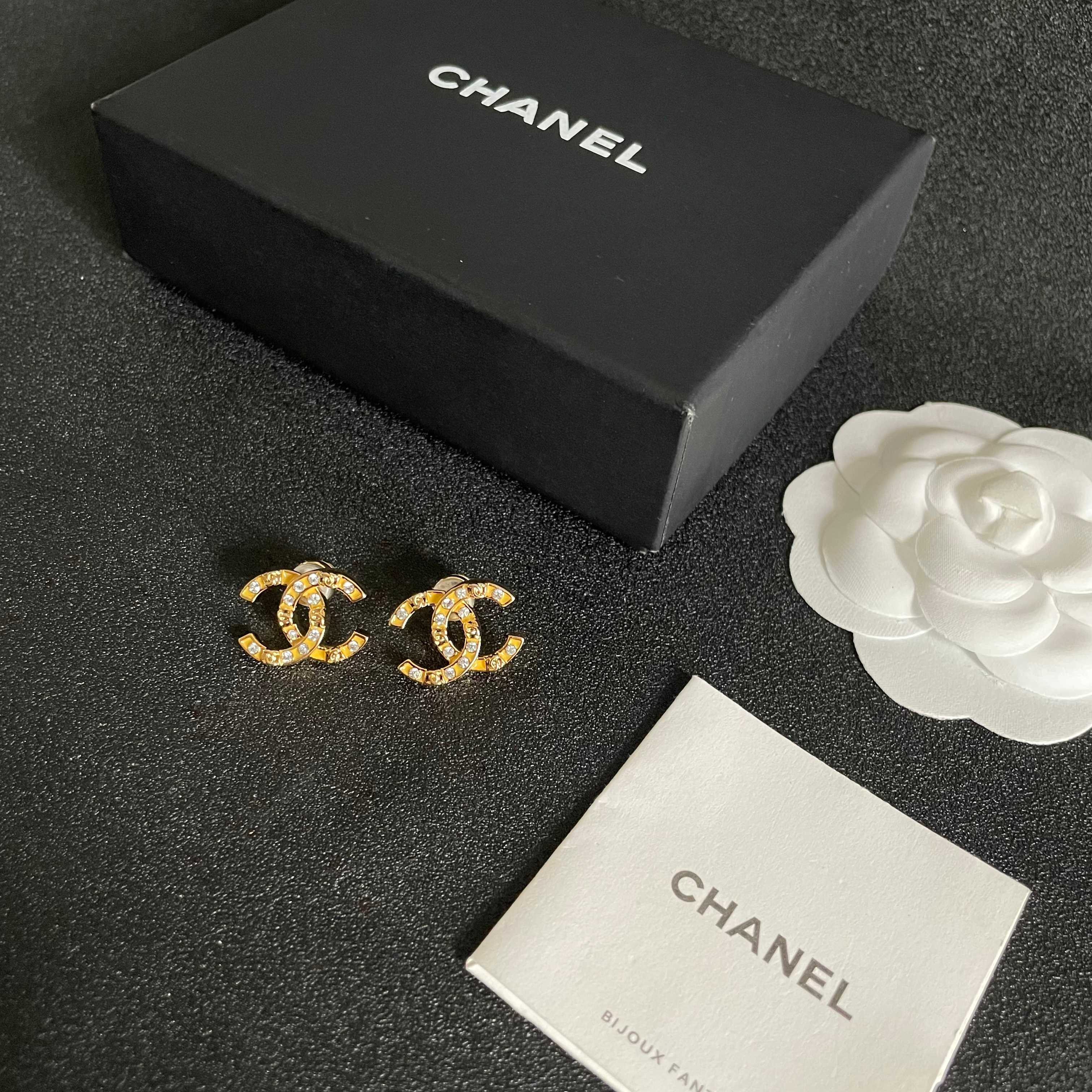  Chanel香奈儿 中古 耳钉👀小香家的款式真心无需多介绍😘🎶每一款都超好看，精致大方，非常显气质.