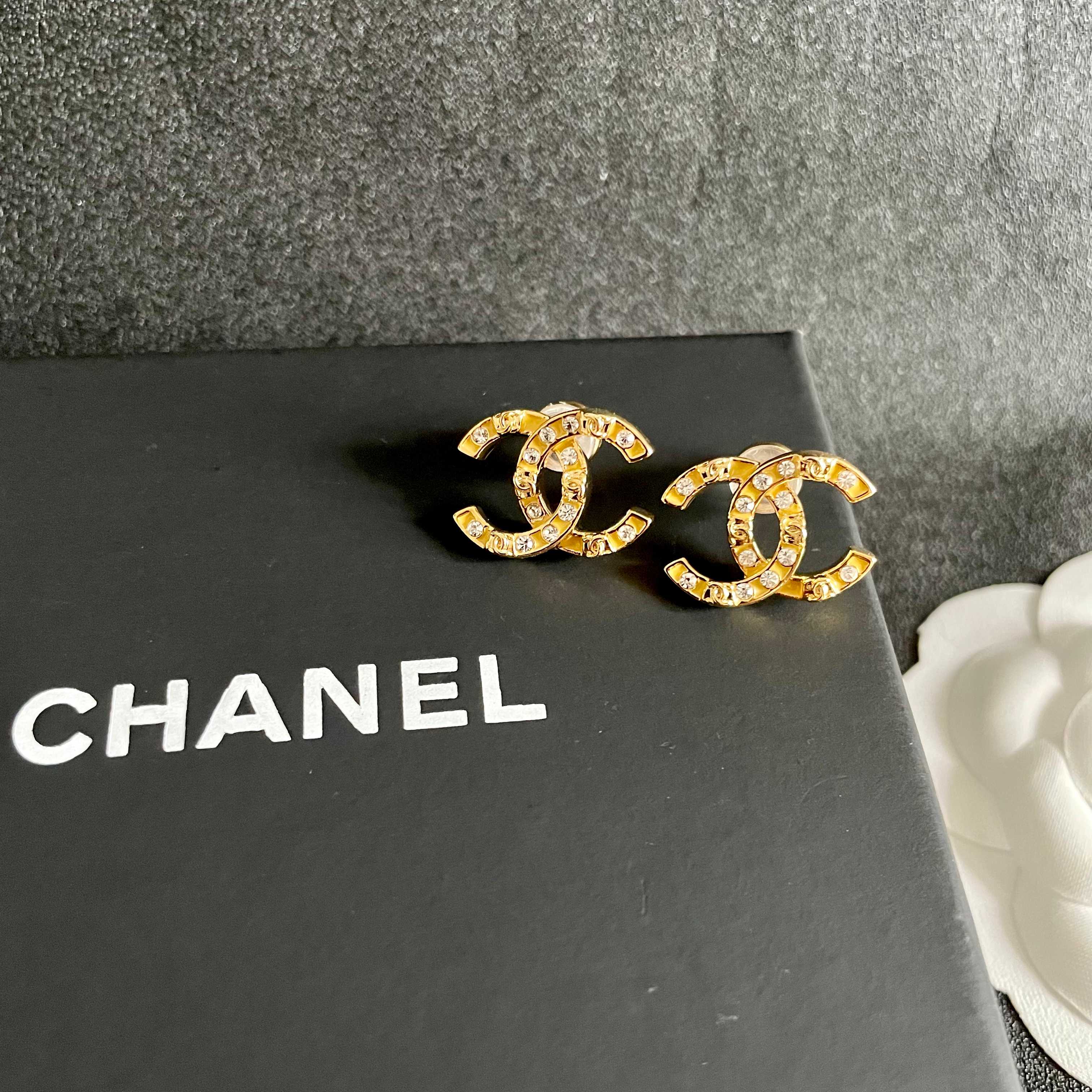  Chanel香奈儿 中古 耳钉👀小香家的款式真心无需多介绍😘🎶每一款都超好看，精致大方，非常显气质.
