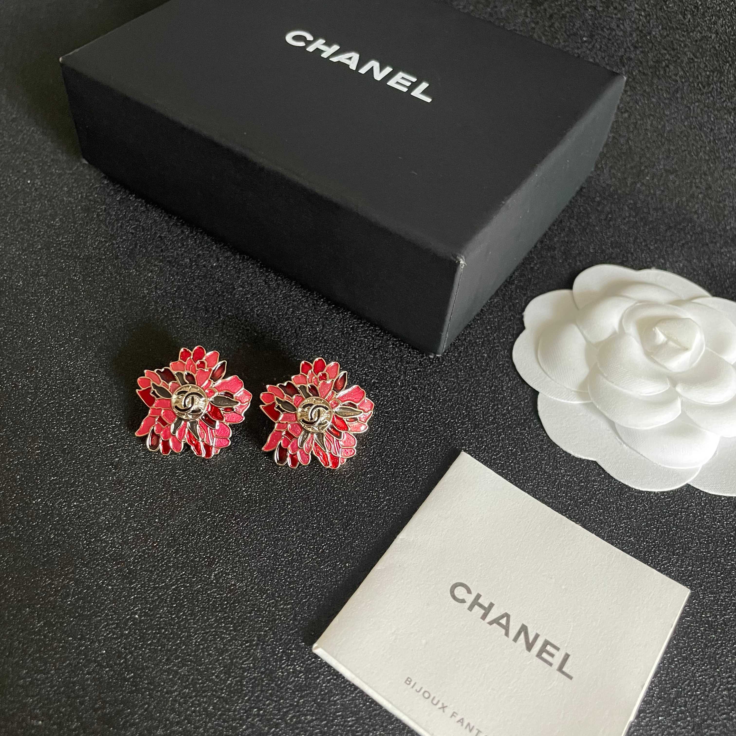  Chanel香奈儿 中古 耳钉👀小香家的款式真心无需多介绍😘🎶每一款都超好看，精致大方，非常显气质.