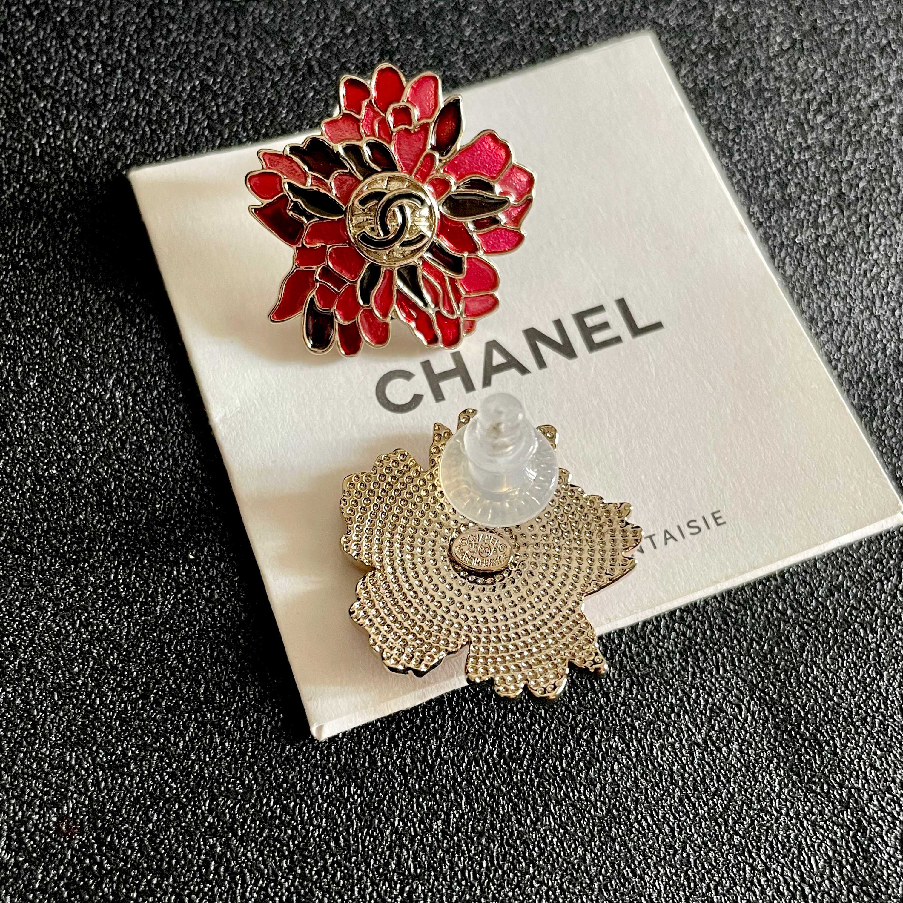  Chanel香奈儿 中古 耳钉👀小香家的款式真心无需多介绍😘🎶每一款都超好看，精致大方，非常显气质.