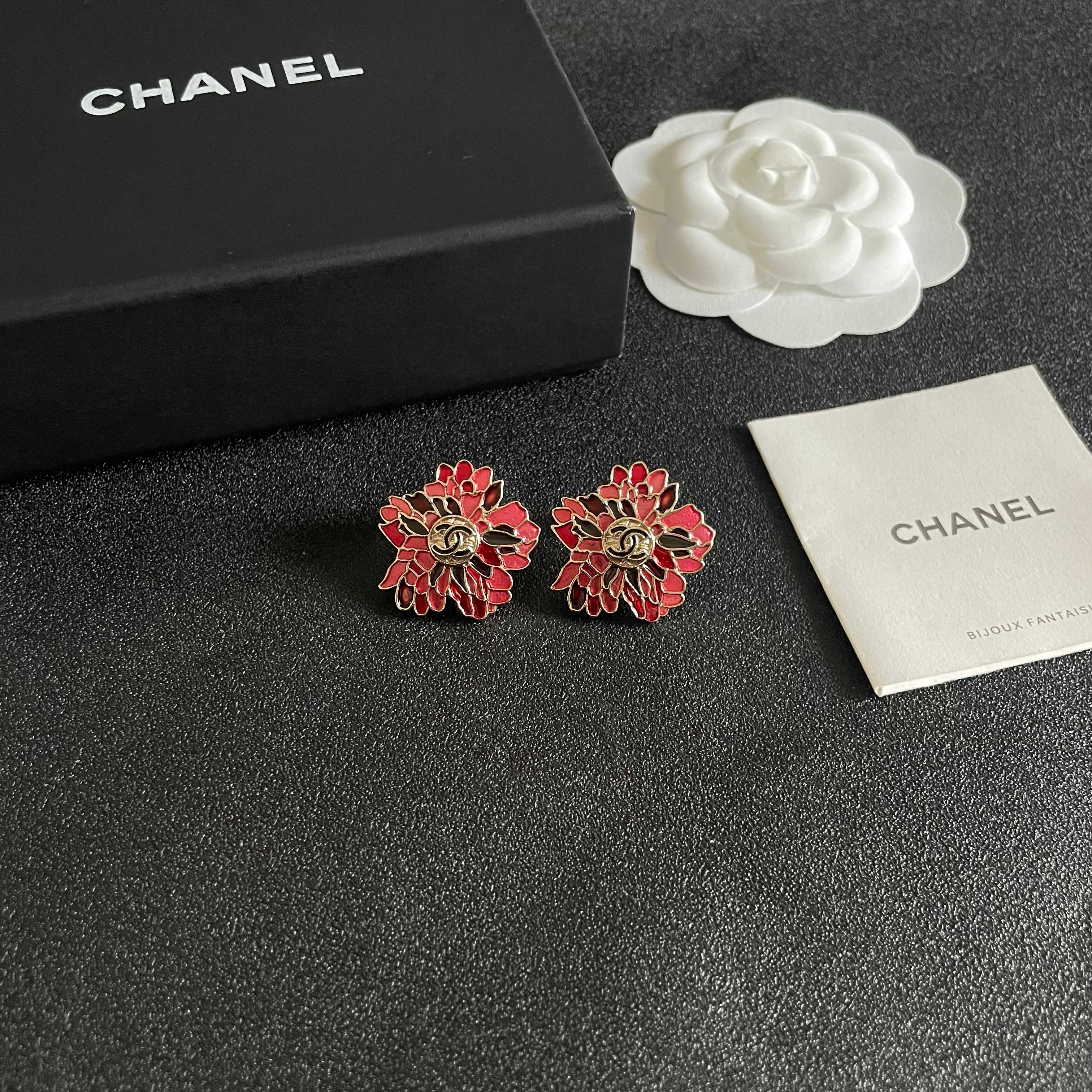  Chanel香奈儿 中古 耳钉👀小香家的款式真心无需多介绍😘🎶每一款都超好看，精致大方，非常显气质.