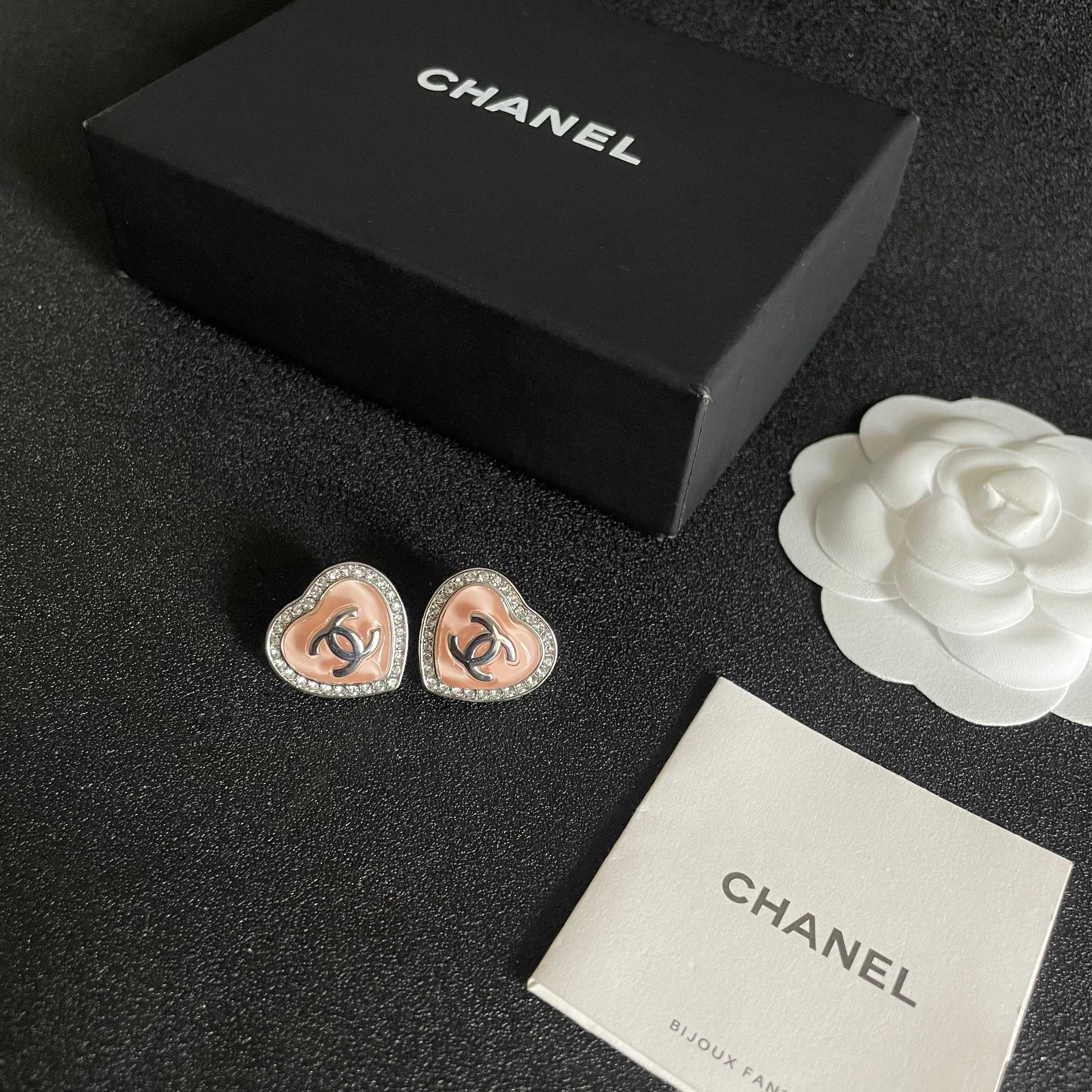  Chanel香奈儿 中古 耳钉👀小香家的款式真心无需多介绍😘🎶每一款都超好看，精致大方，非常显气质.