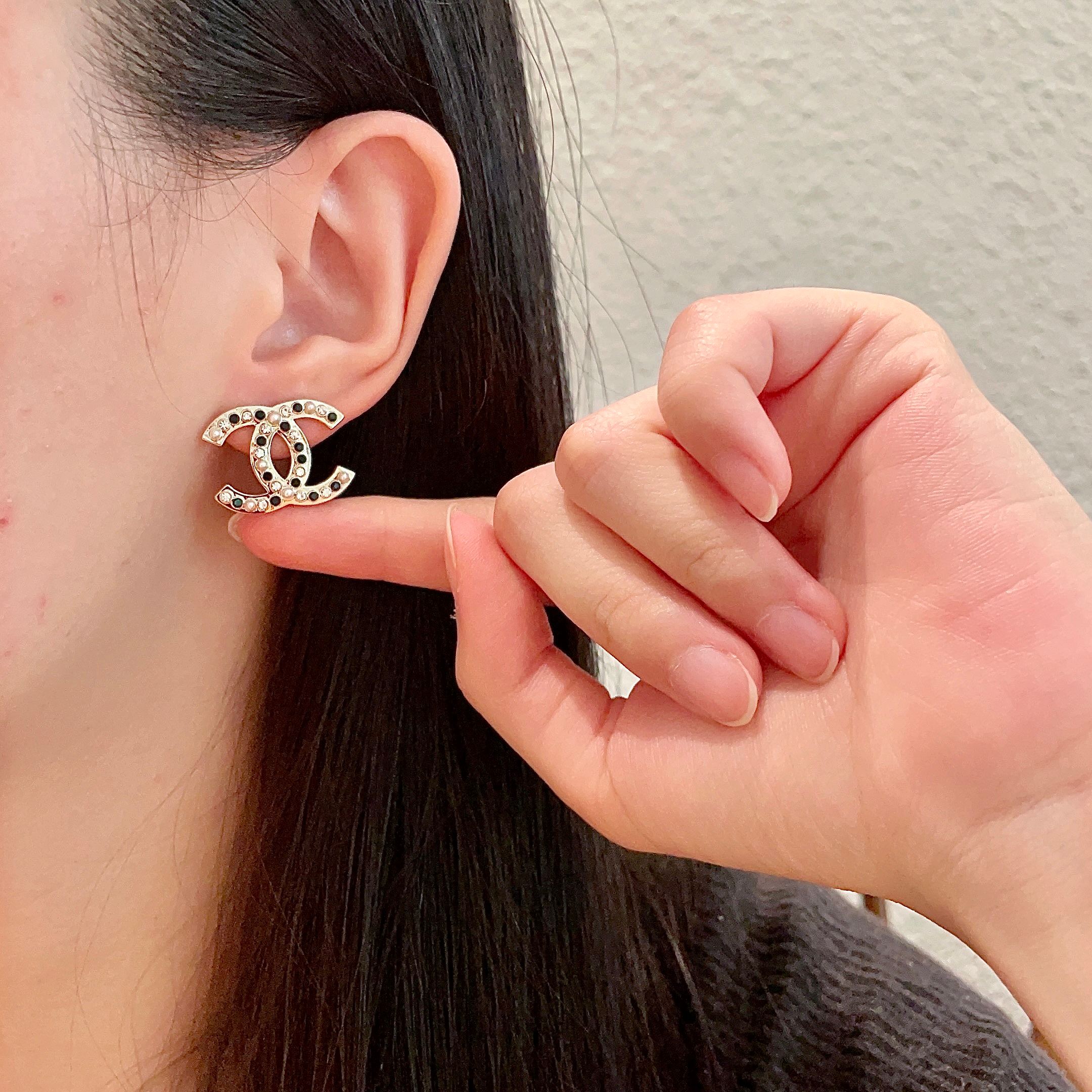  Chanel香奈儿 中古 耳钉👀小香家的款式真心无需多介绍😘🎶每一款都超好看，精致大方，非常显气质.