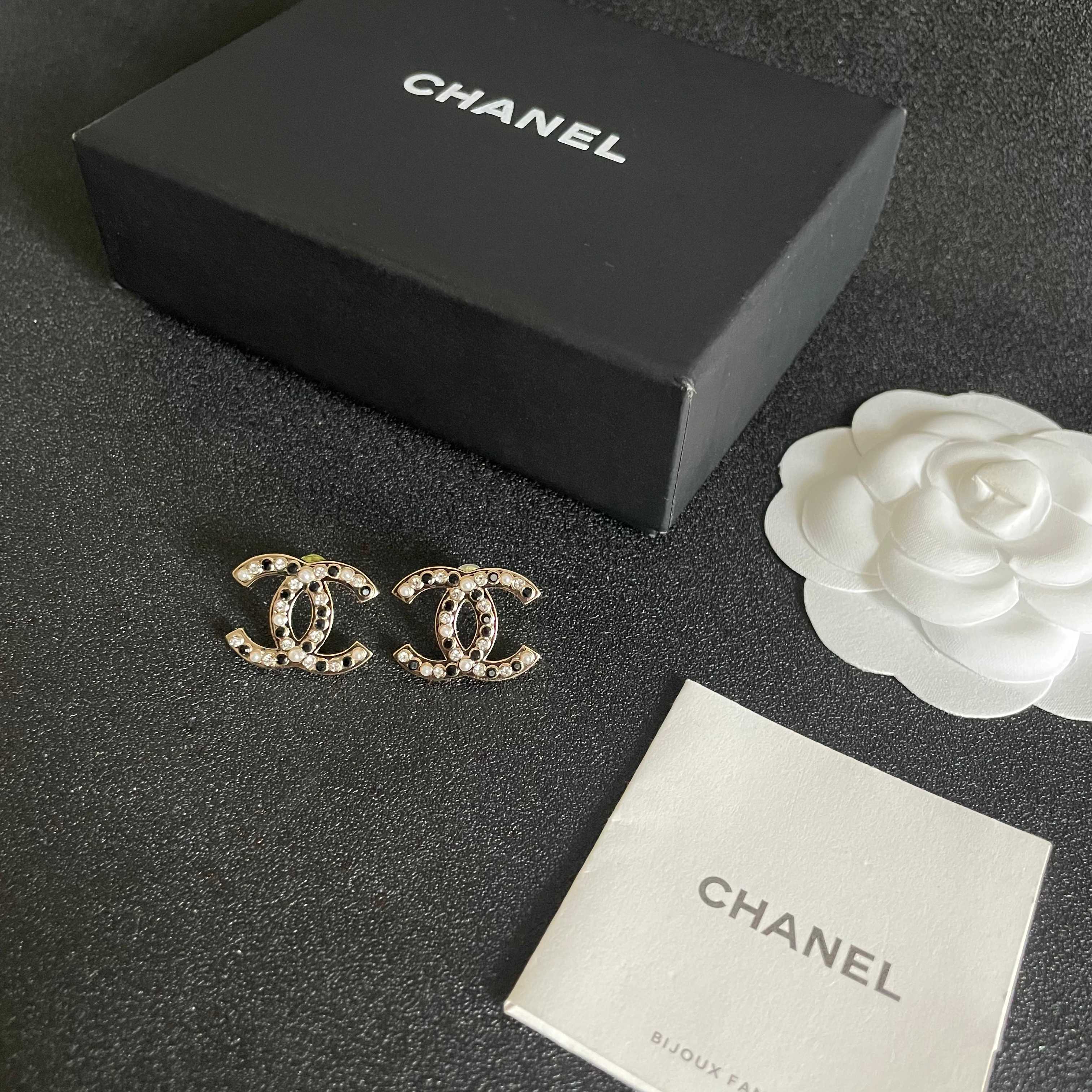  Chanel香奈儿 中古 耳钉👀小香家的款式真心无需多介绍😘🎶每一款都超好看，精致大方，非常显气质.