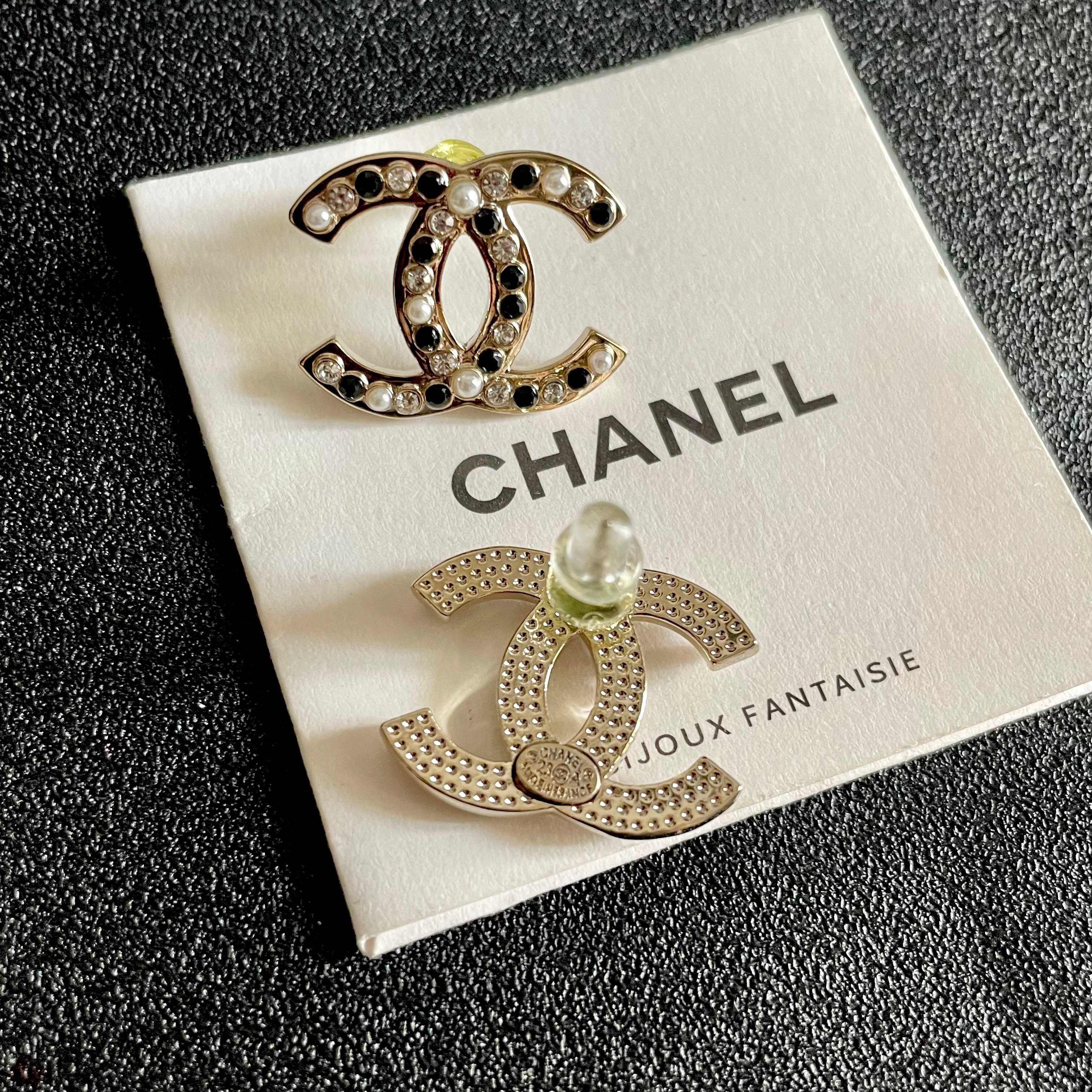 Chanel香奈儿 中古 耳钉👀小香家的款式真心无需多介绍😘🎶每一款都超好看，精致大方，非常显气质.