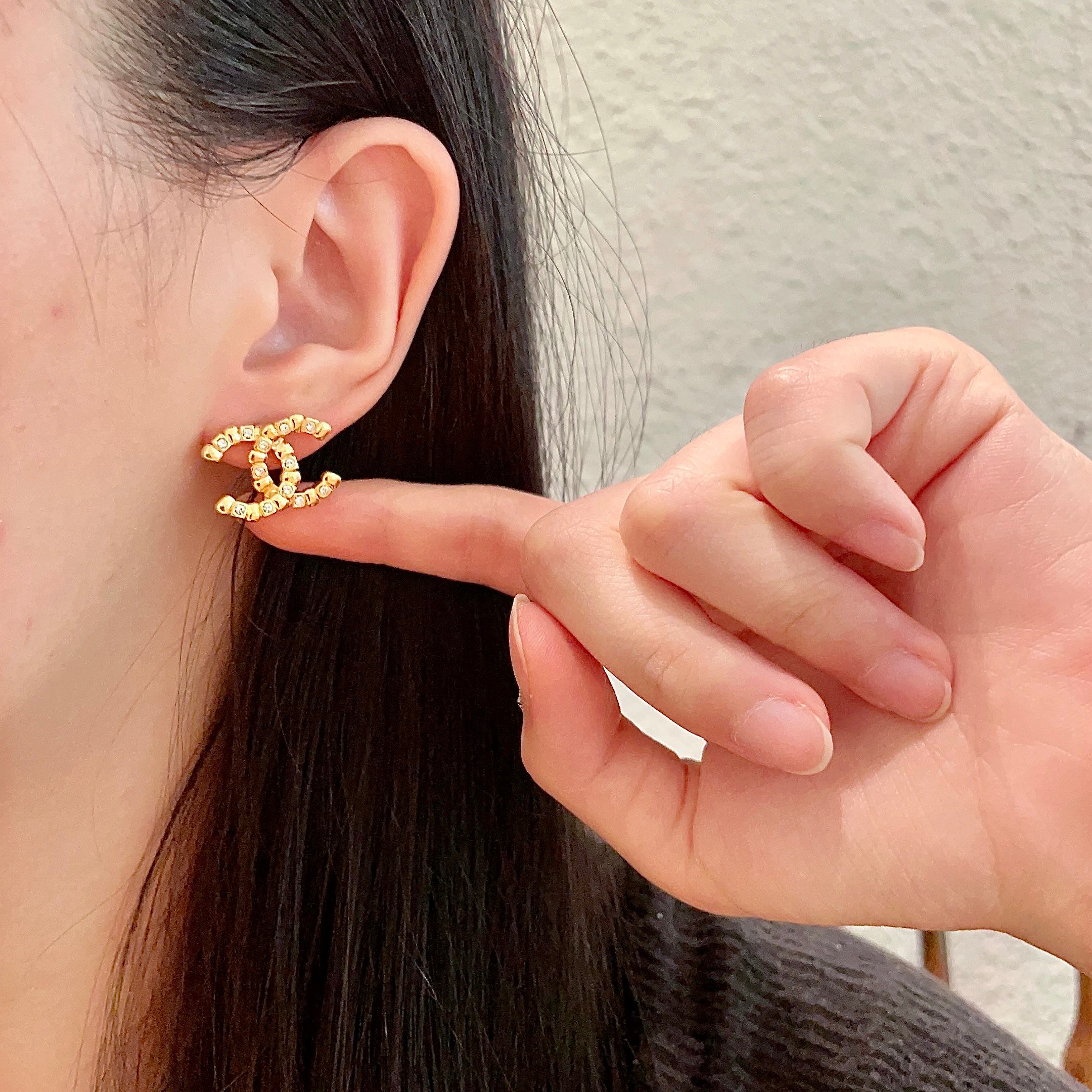  Chanel香奈儿 中古 耳钉👀小香家的款式真心无需多介绍😘🎶每一款都超好看，精致大方，非常显气质.