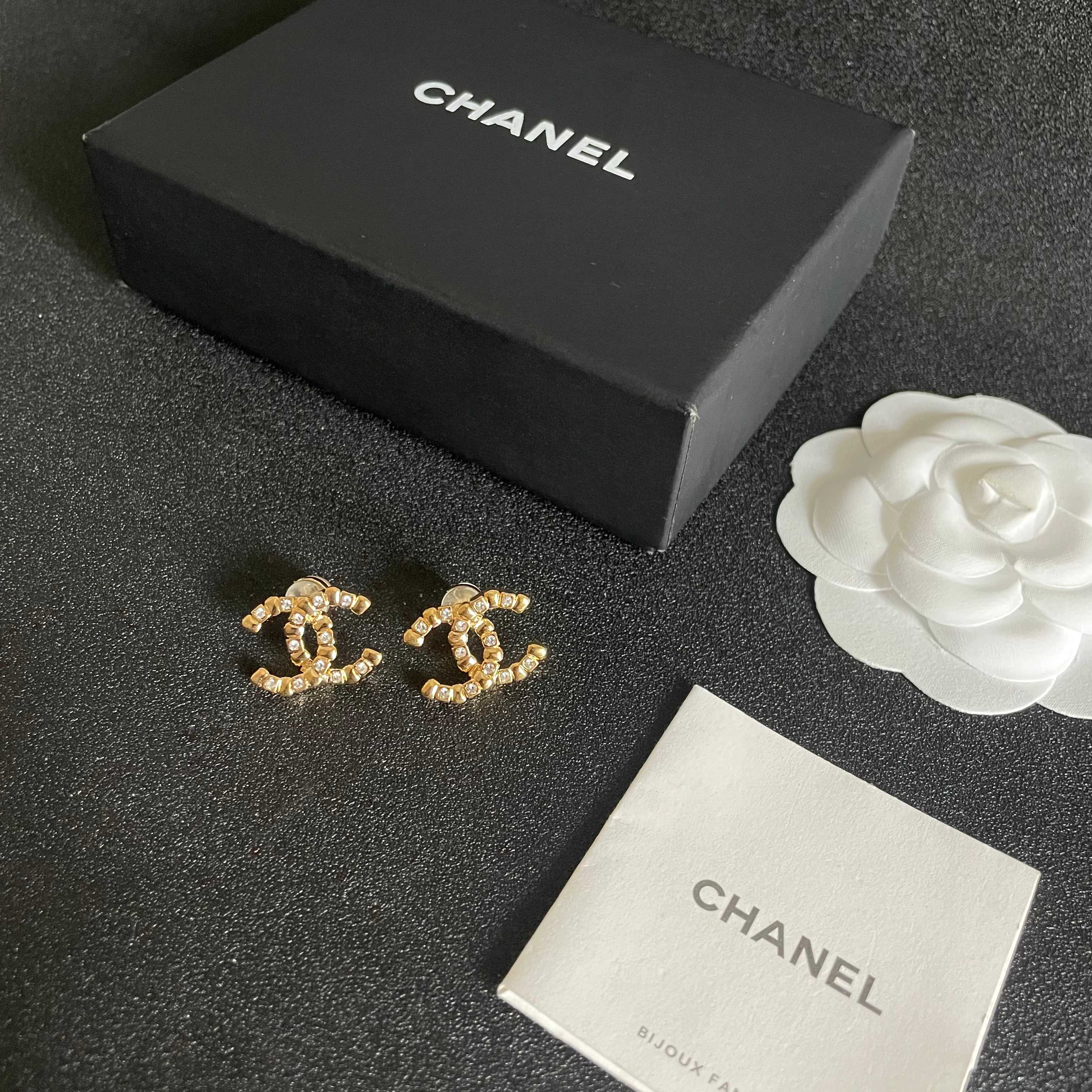  Chanel香奈儿 中古 耳钉👀小香家的款式真心无需多介绍😘🎶每一款都超好看，精致大方，非常显气质.