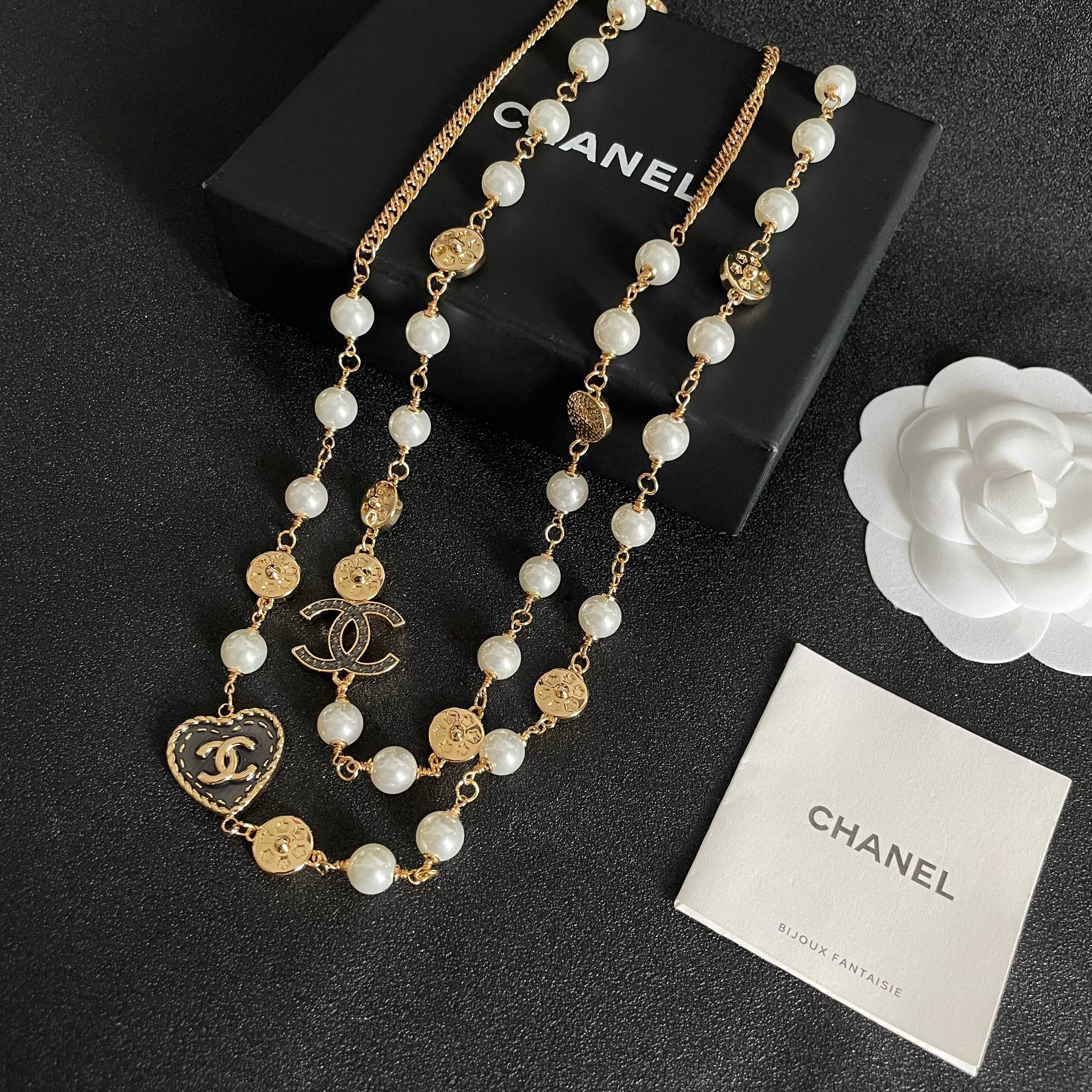  Chanel香奈儿 中古 字母毛衣链 项链👀小香家的款式真心无需多介绍😘🎶每一款都超好看，精致大方，非