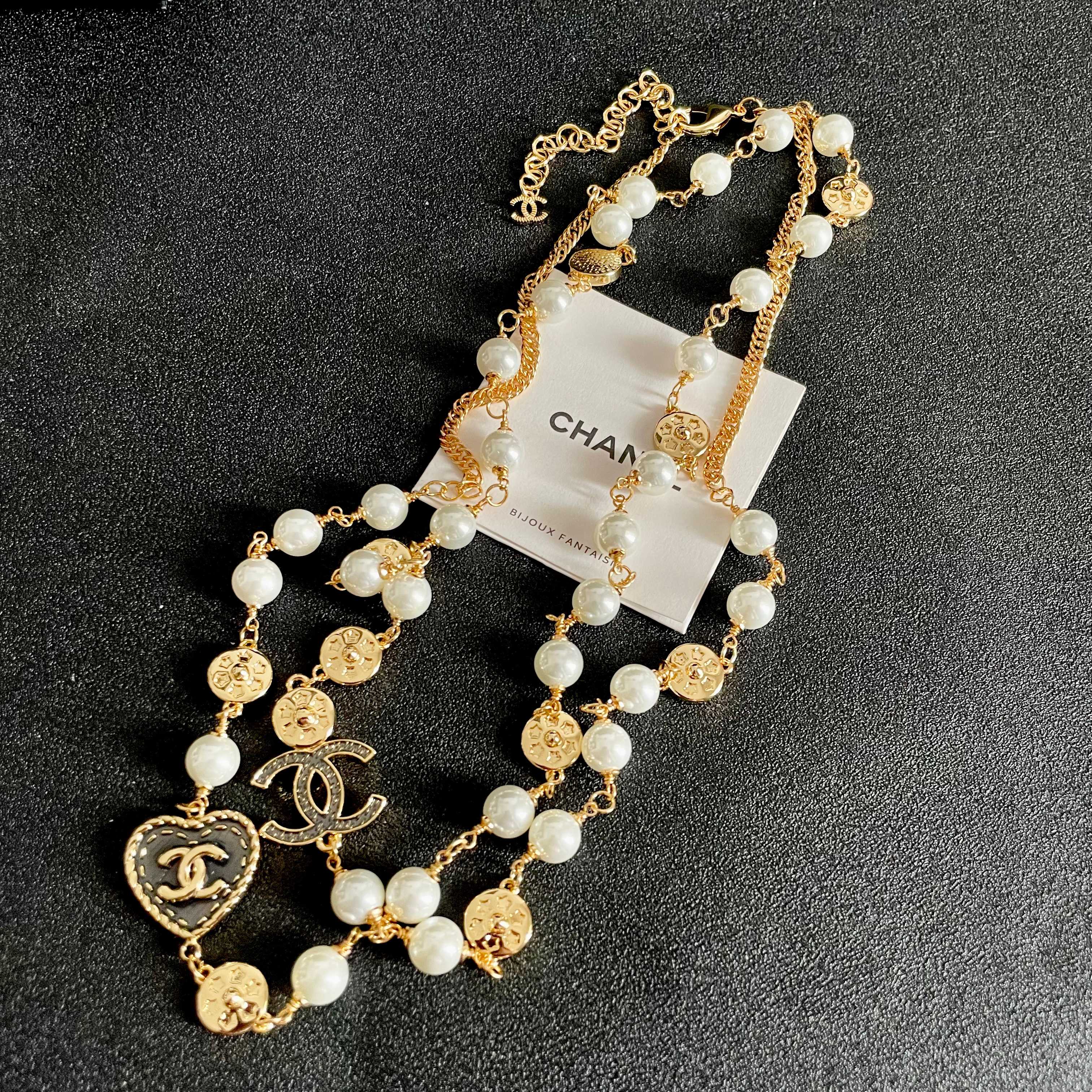  Chanel香奈儿 中古 字母毛衣链 项链👀小香家的款式真心无需多介绍😘🎶每一款都超好看，精致大方，非