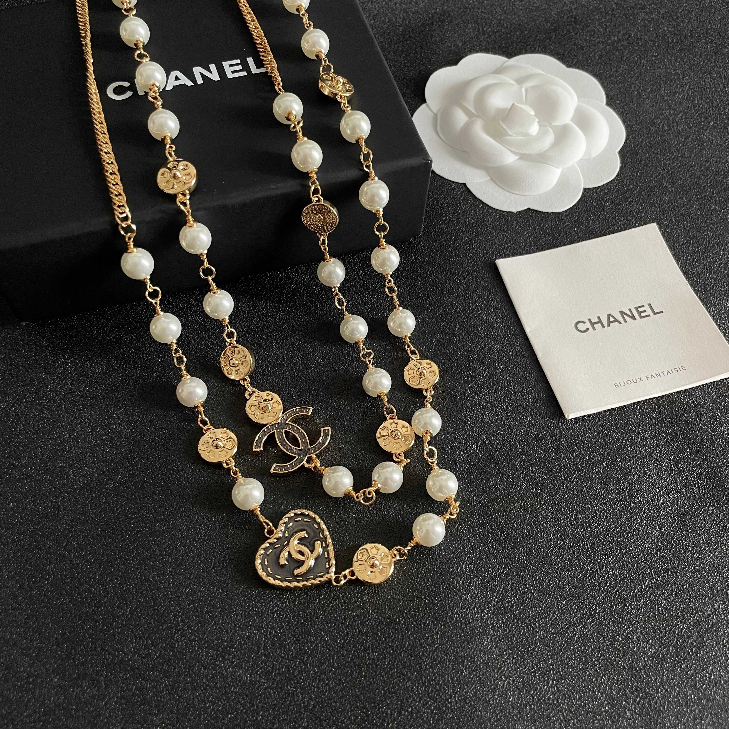  Chanel香奈儿 中古 字母毛衣链 项链👀小香家的款式真心无需多介绍😘🎶每一款都超好看，精致大方，非