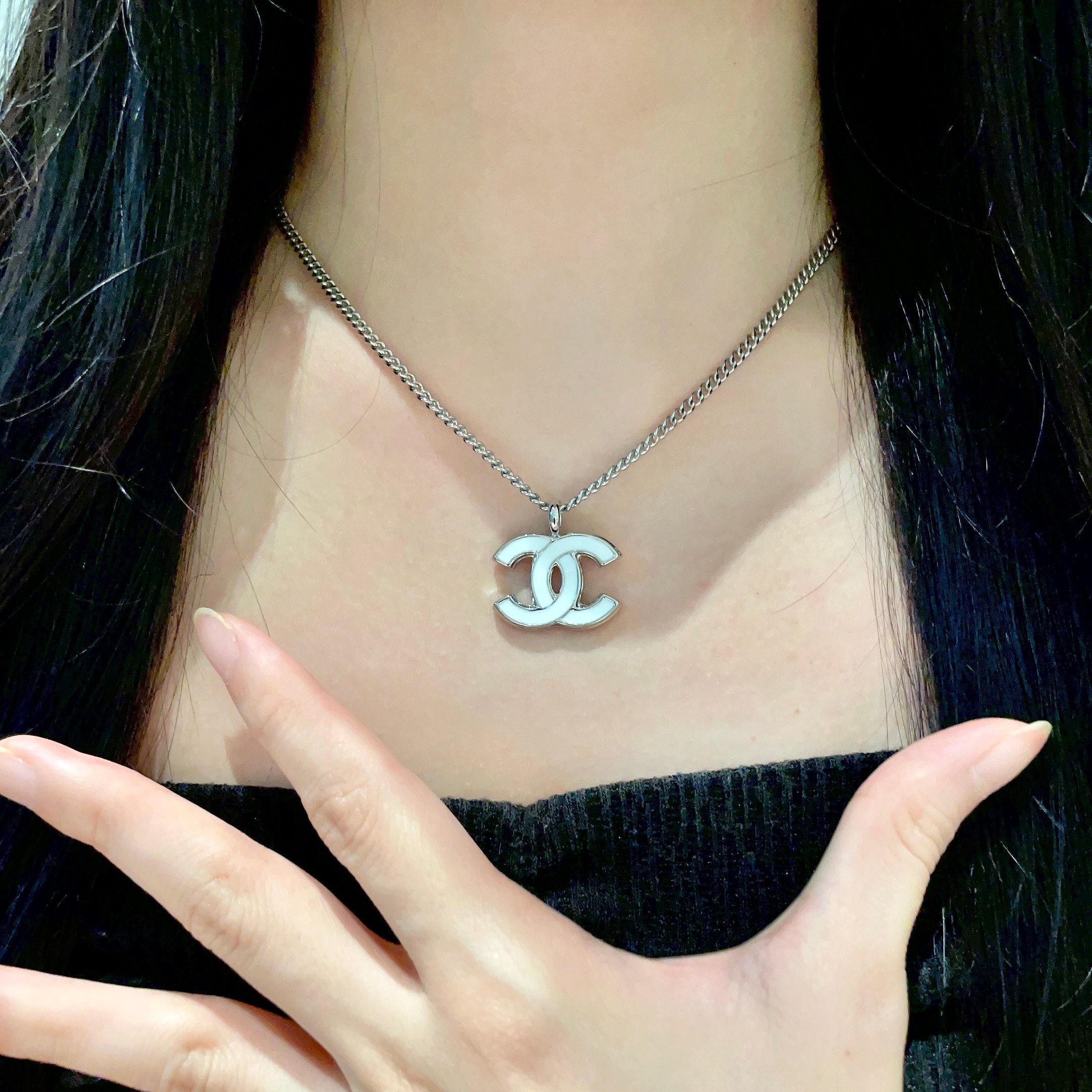 Chanel香奈儿 中古 字母项链👀小香家的款式真心无需多介绍😘🎶每一款都超好看，精致大方，非常显气质.