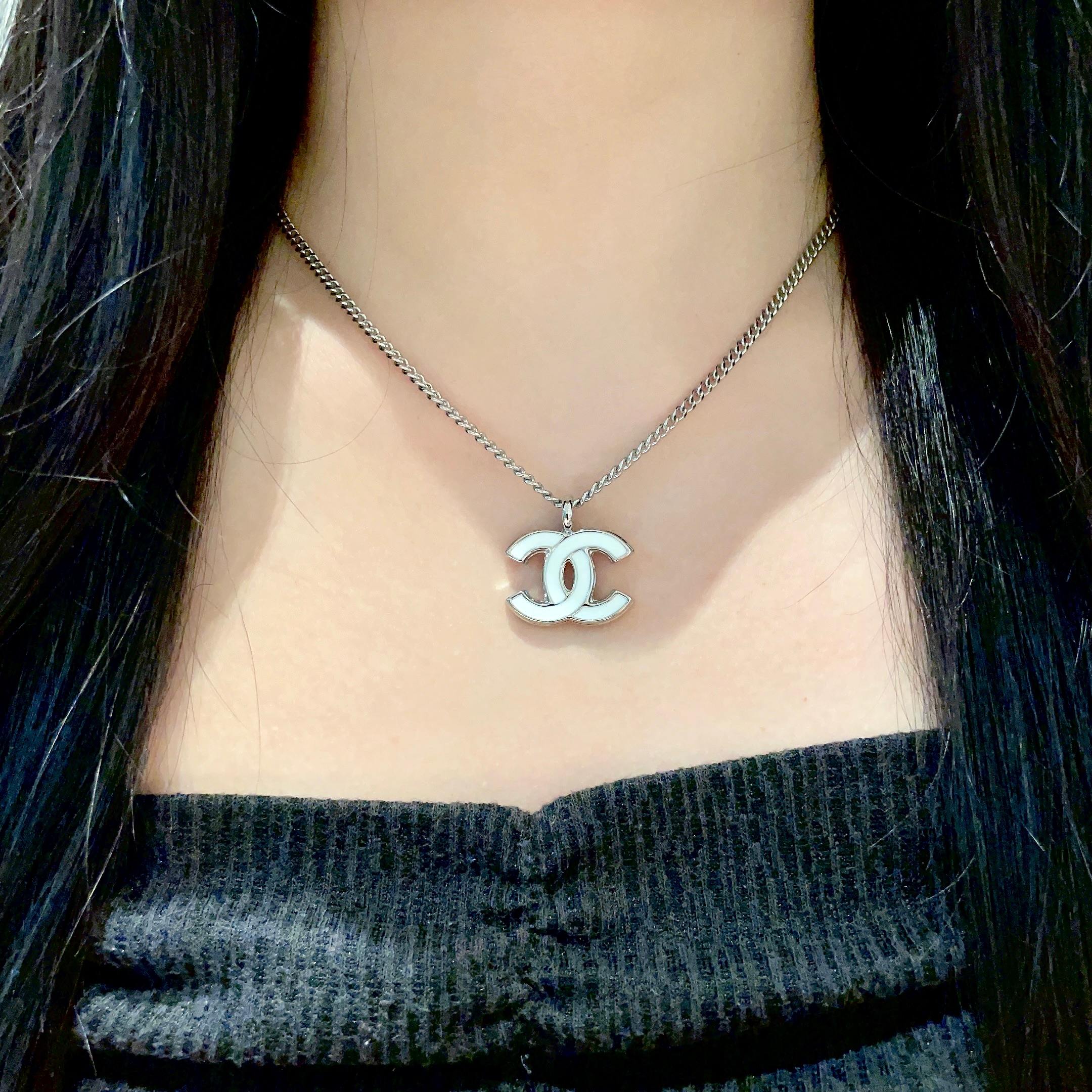 Chanel香奈儿 中古 字母项链👀小香家的款式真心无需多介绍😘🎶每一款都超好看，精致大方，非常显气质.