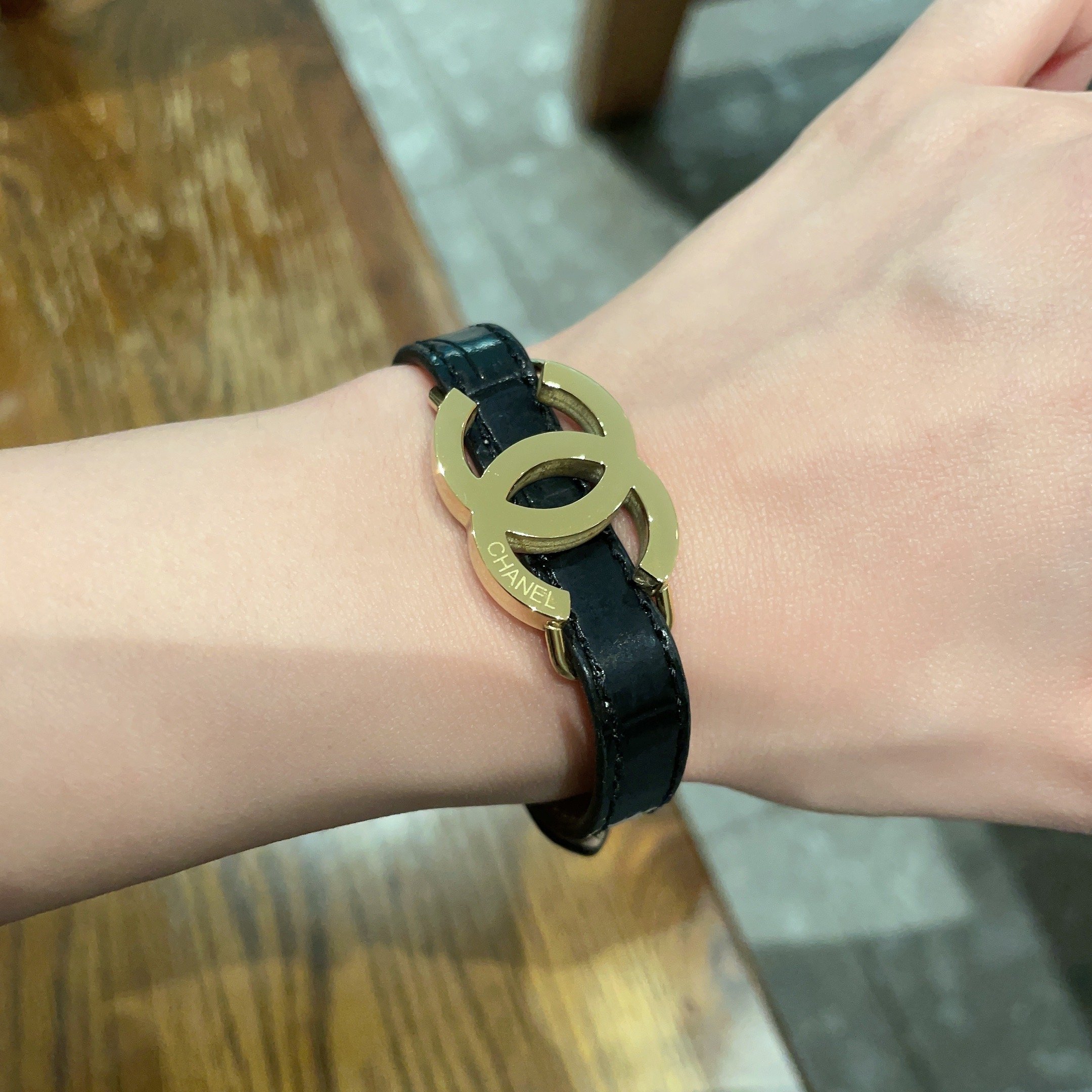 新品😍 小香风Chanel2025新款 原单货皮革手镯🔹🔹 🔹专柜一致材质 火爆款出货 设计独特 复古前
