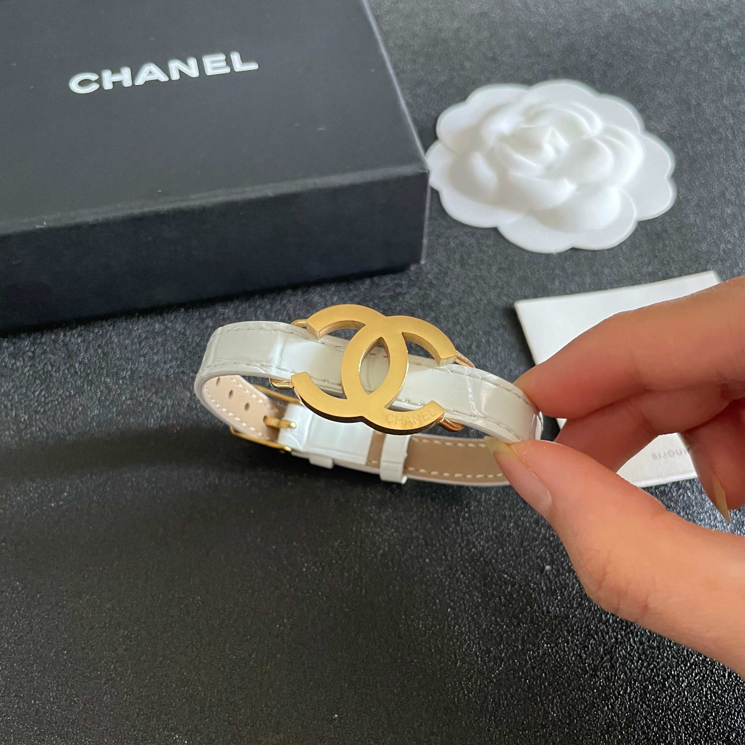 新品😍 小香风Chanel2025新款 原单货皮革手镯🔹🔹 🔹专柜一致材质 火爆款出货 设计独特 复古前