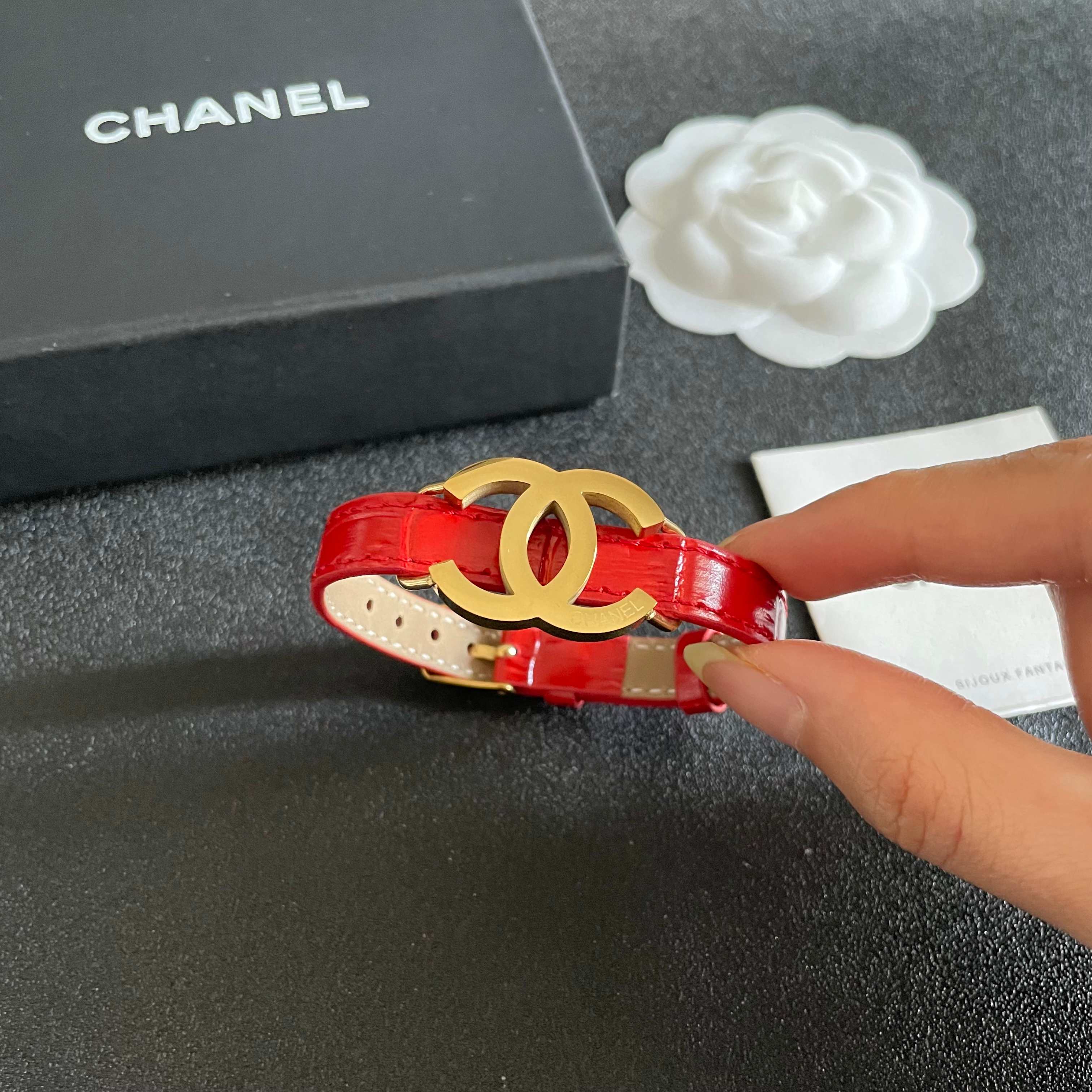 新品😍 小香风Chanel2025新款 原单货皮革手镯🔹🔹 🔹专柜一致材质 火爆款出货 设计独特 复古前